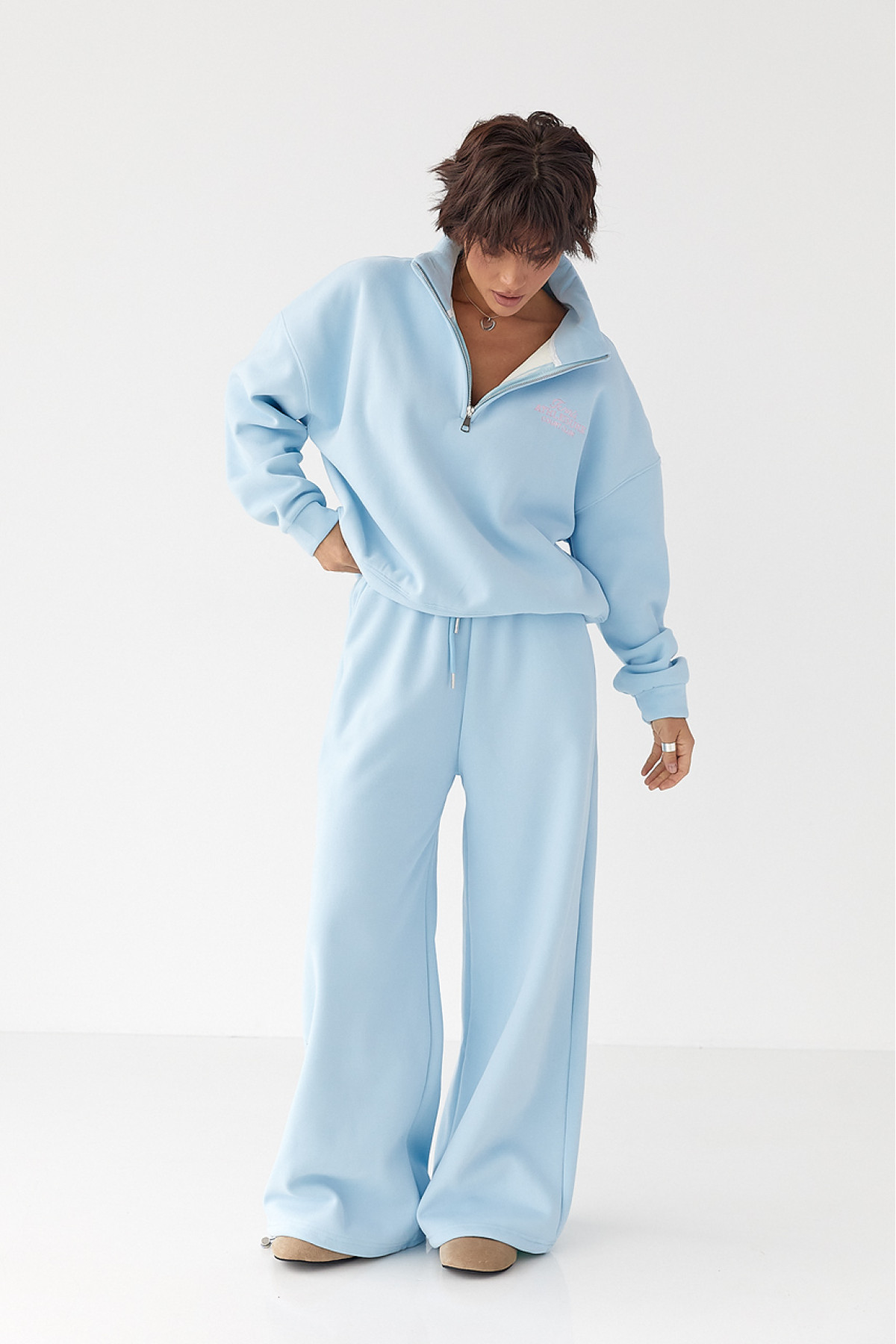 Утеплений спортивний костюм із штанами палаццо та світшотом  блакитний колір