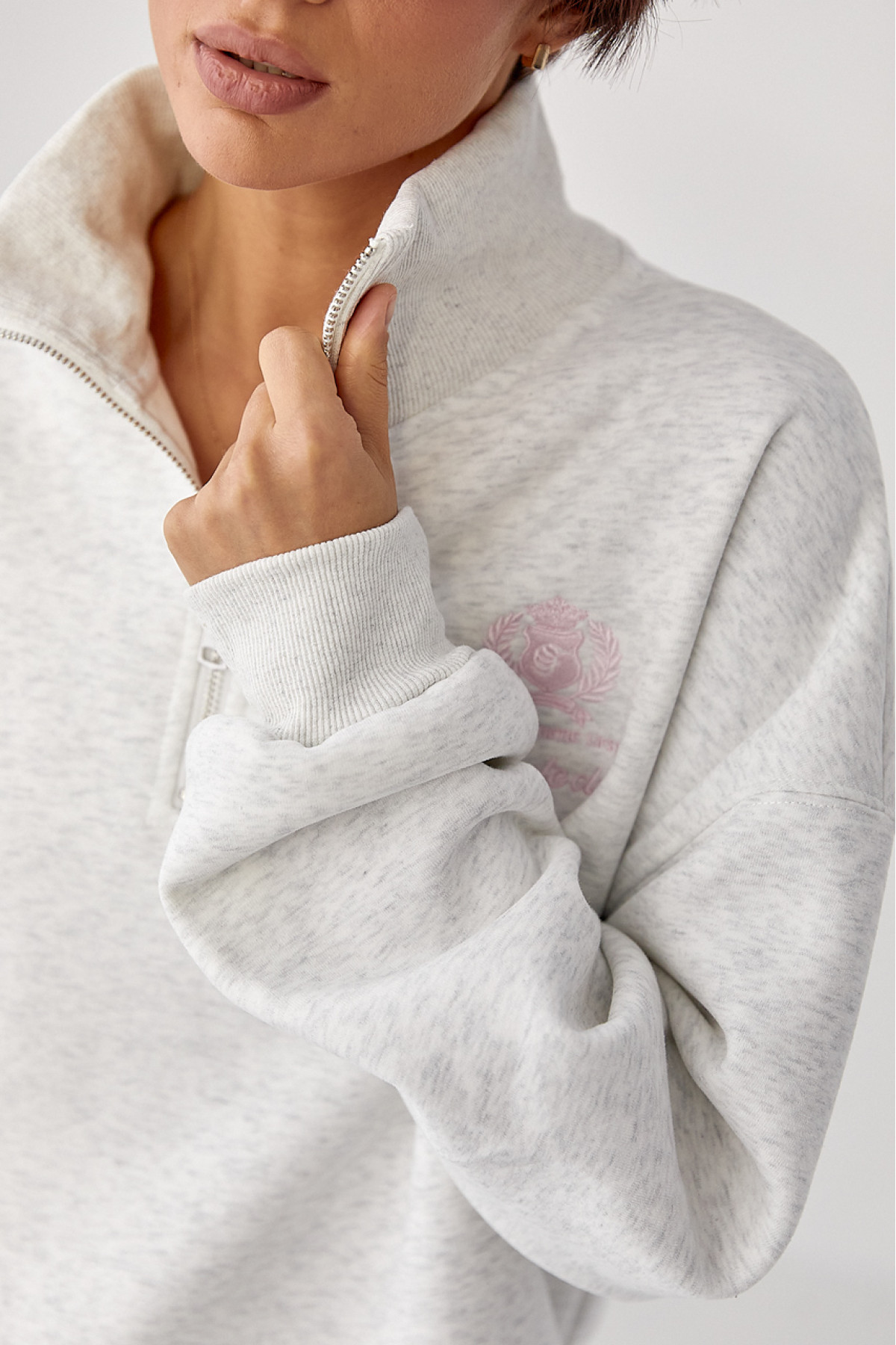 Утеплений спортивний костюм із джогерами та світшотом  світлосірий колір