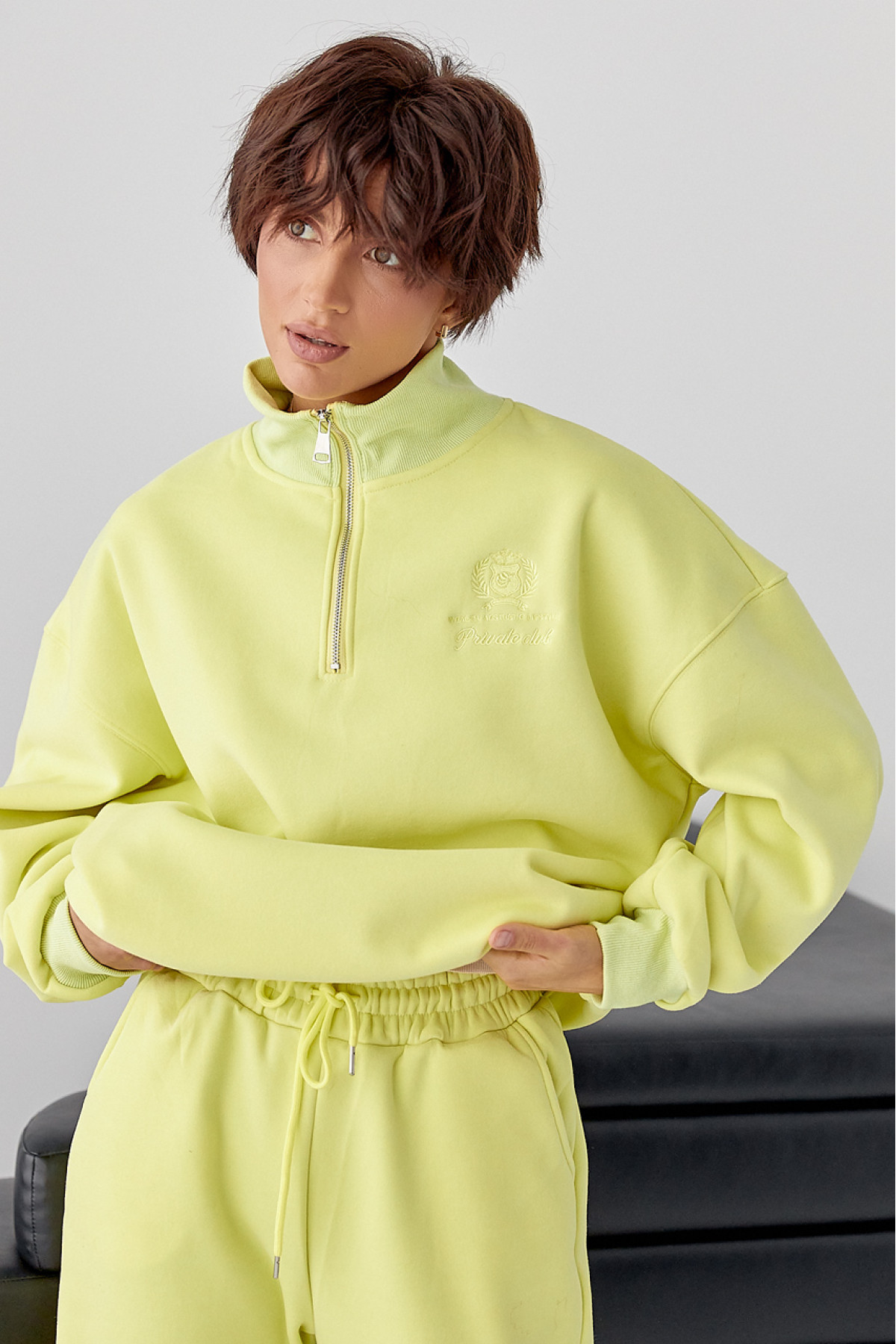 Утеплений спортивний костюм із джогерами та світшотом  салатовий колір