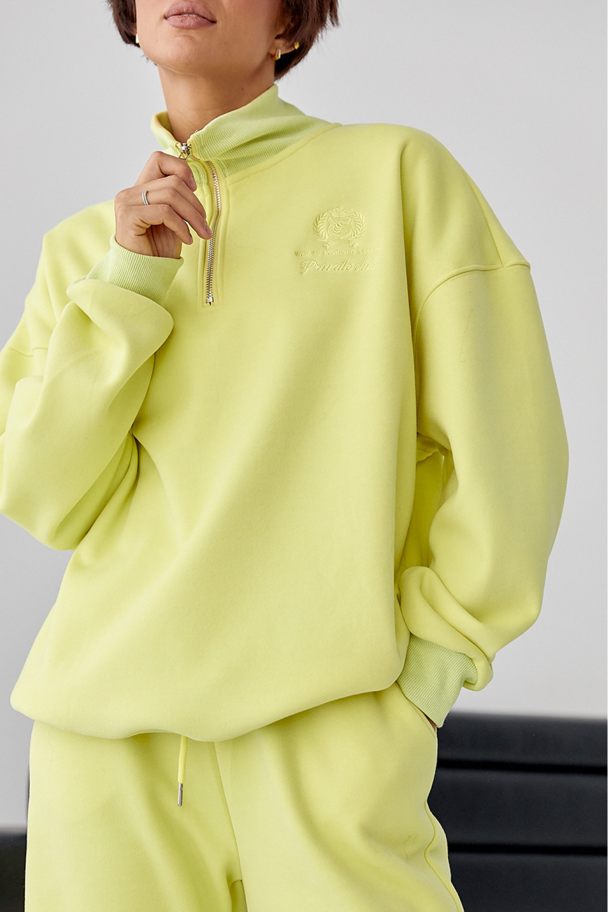 Утеплений спортивний костюм із джогерами та світшотом  салатовий колір