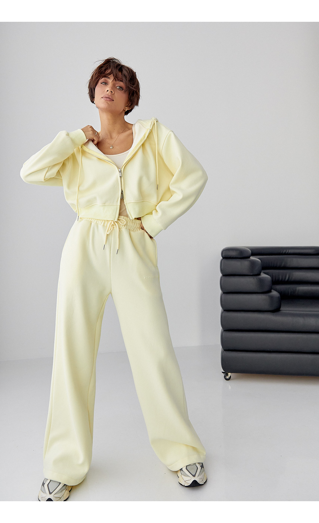 Теплий спортивний костюм з об'ємним написом  лимонний колір