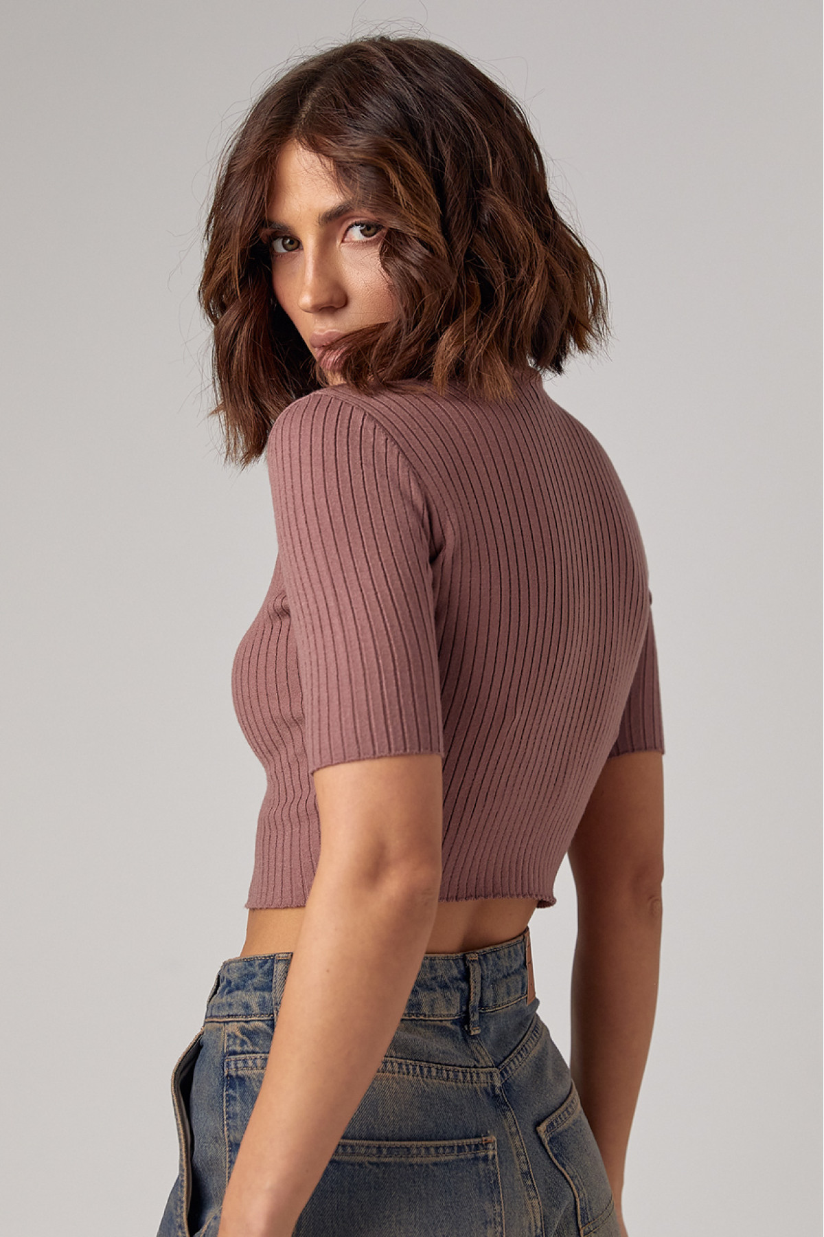 Жіноча вкорочена водолазка з коротким рукавом  кавовий колір