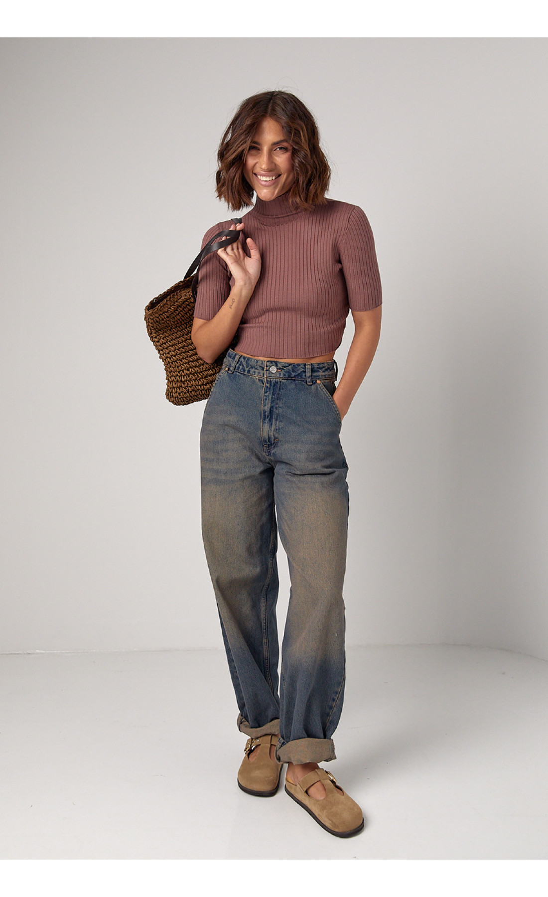 Жіноча вкорочена водолазка з коротким рукавом  кавовий колір