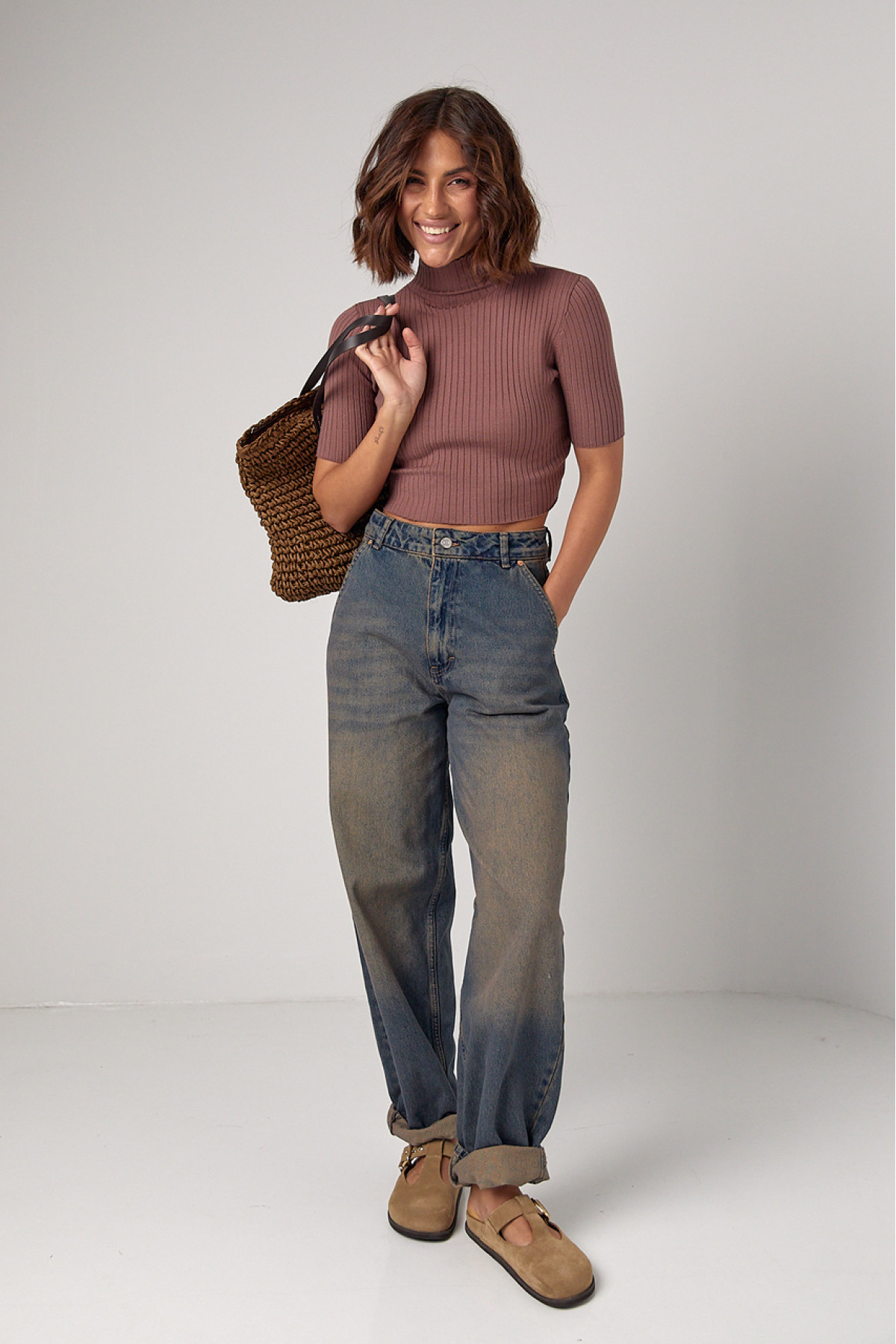 Жіноча вкорочена водолазка з коротким рукавом  кавовий колір