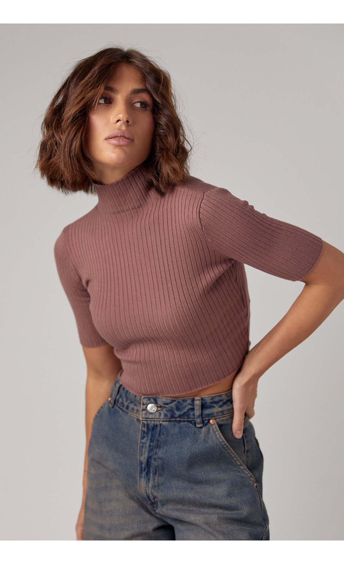 Жіноча вкорочена водолазка з коротким рукавом  кавовий колір