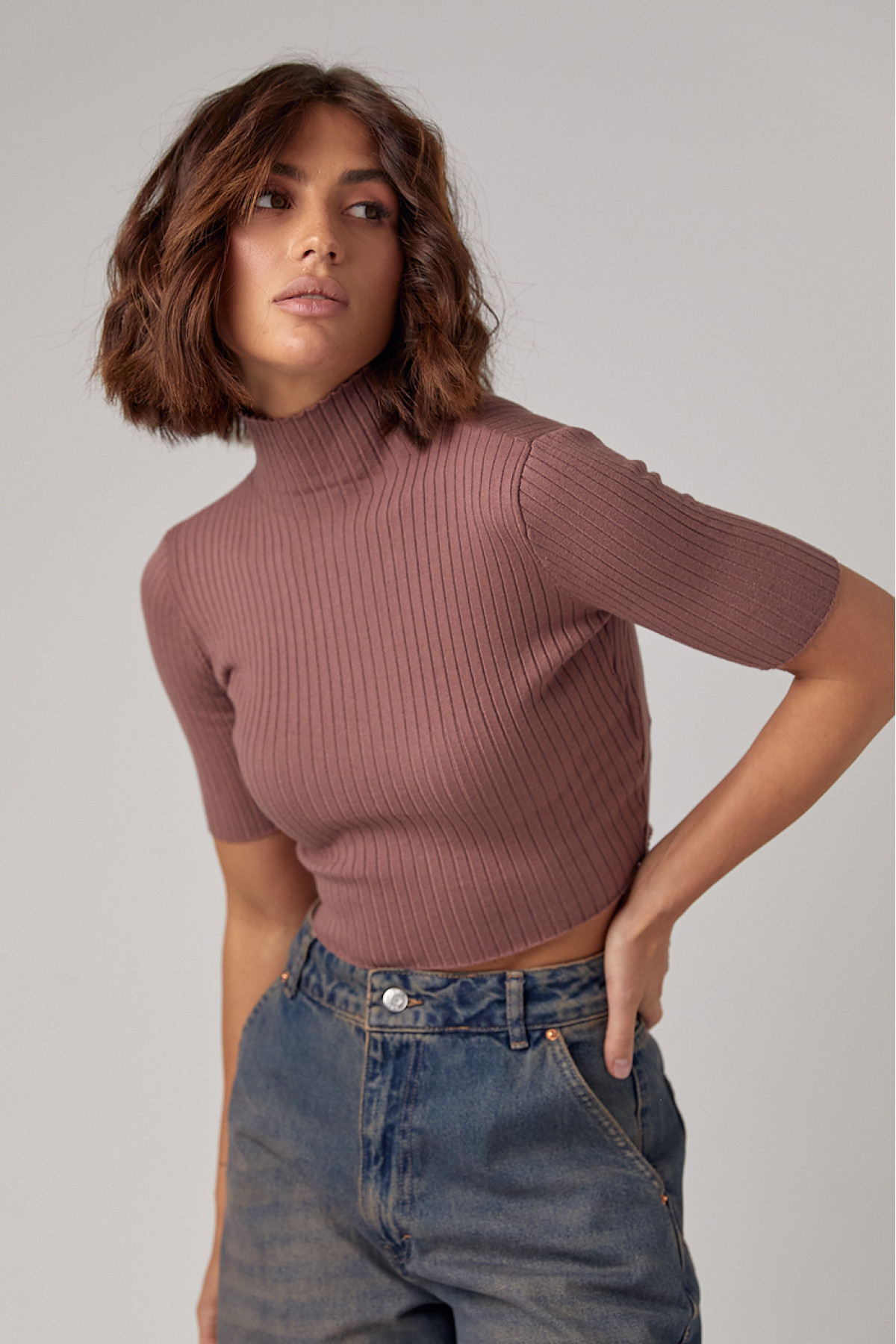 Жіноча вкорочена водолазка з коротким рукавом  кавовий колір