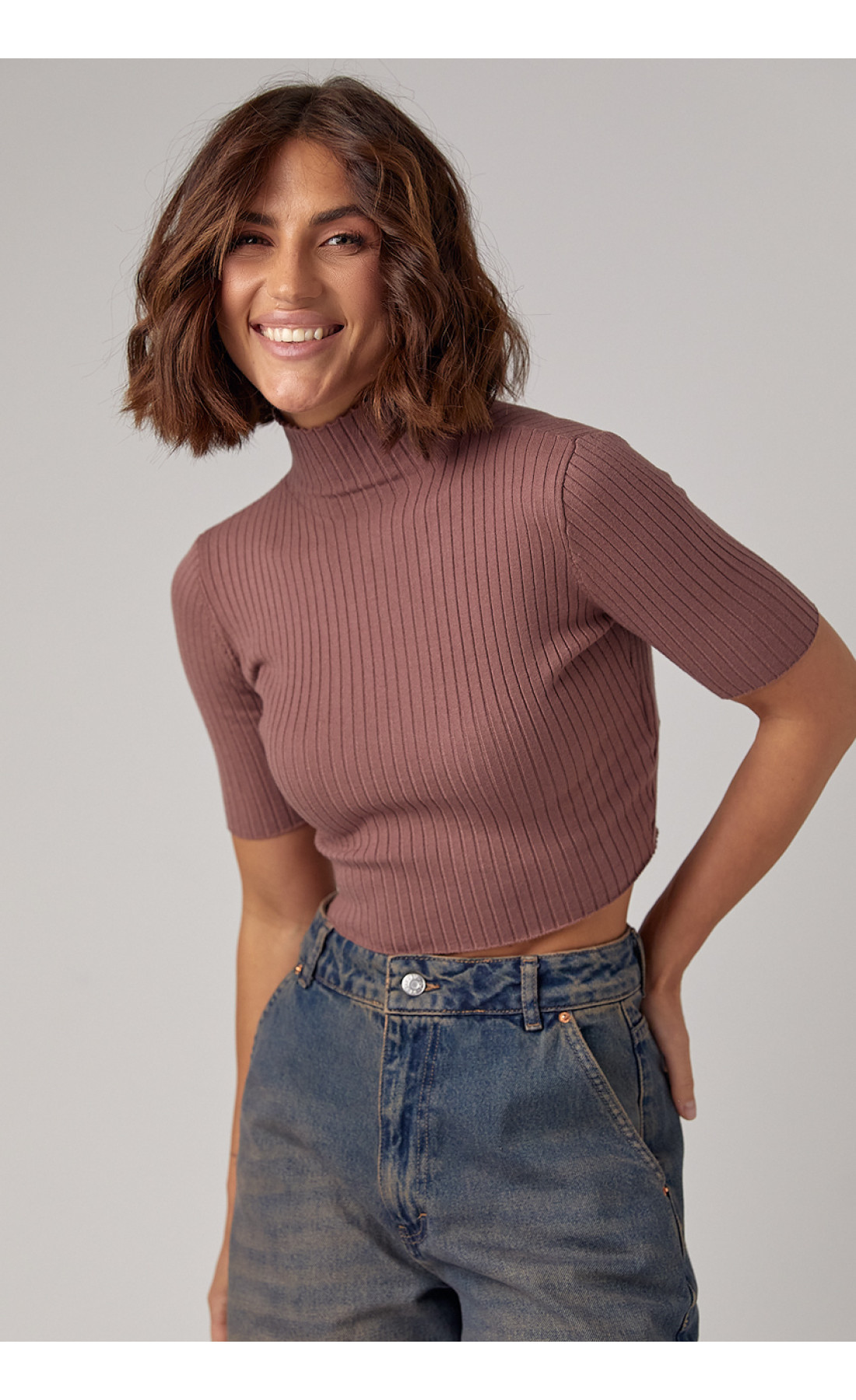 Жіноча вкорочена водолазка з коротким рукавом  кавовий колір