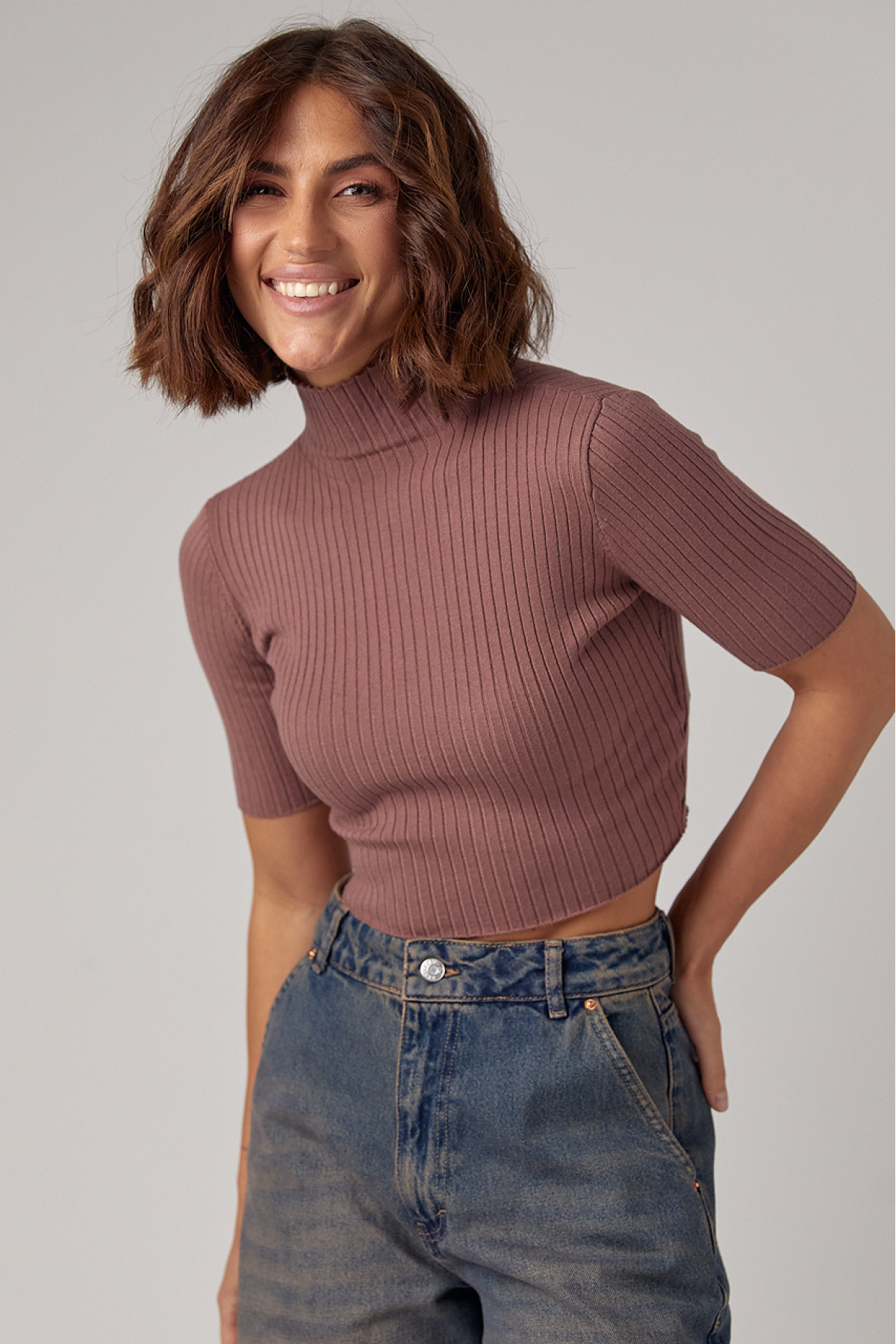 Жіноча вкорочена водолазка з коротким рукавом  кавовий колір