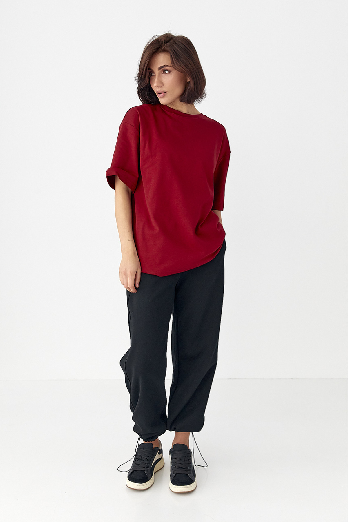 Однотонна базова футболка  бордо колір