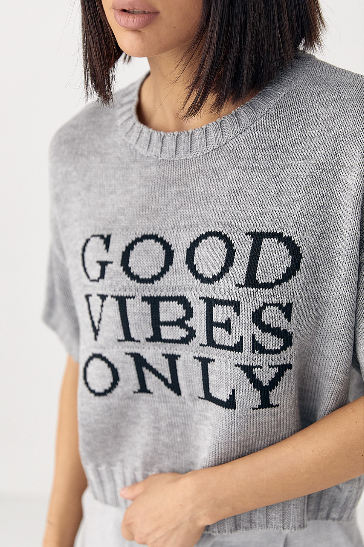 Жіноча в'язана футболка з написом  сірий колір