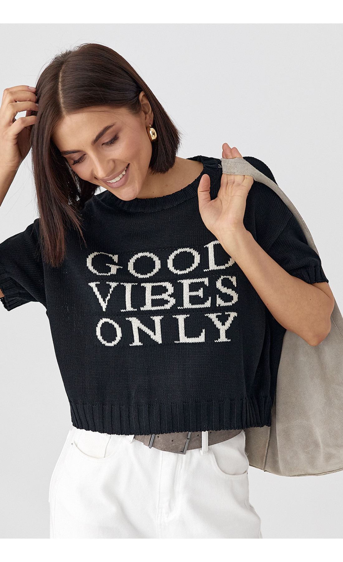 Жіноча в'язана футболка з написом  чорний колір