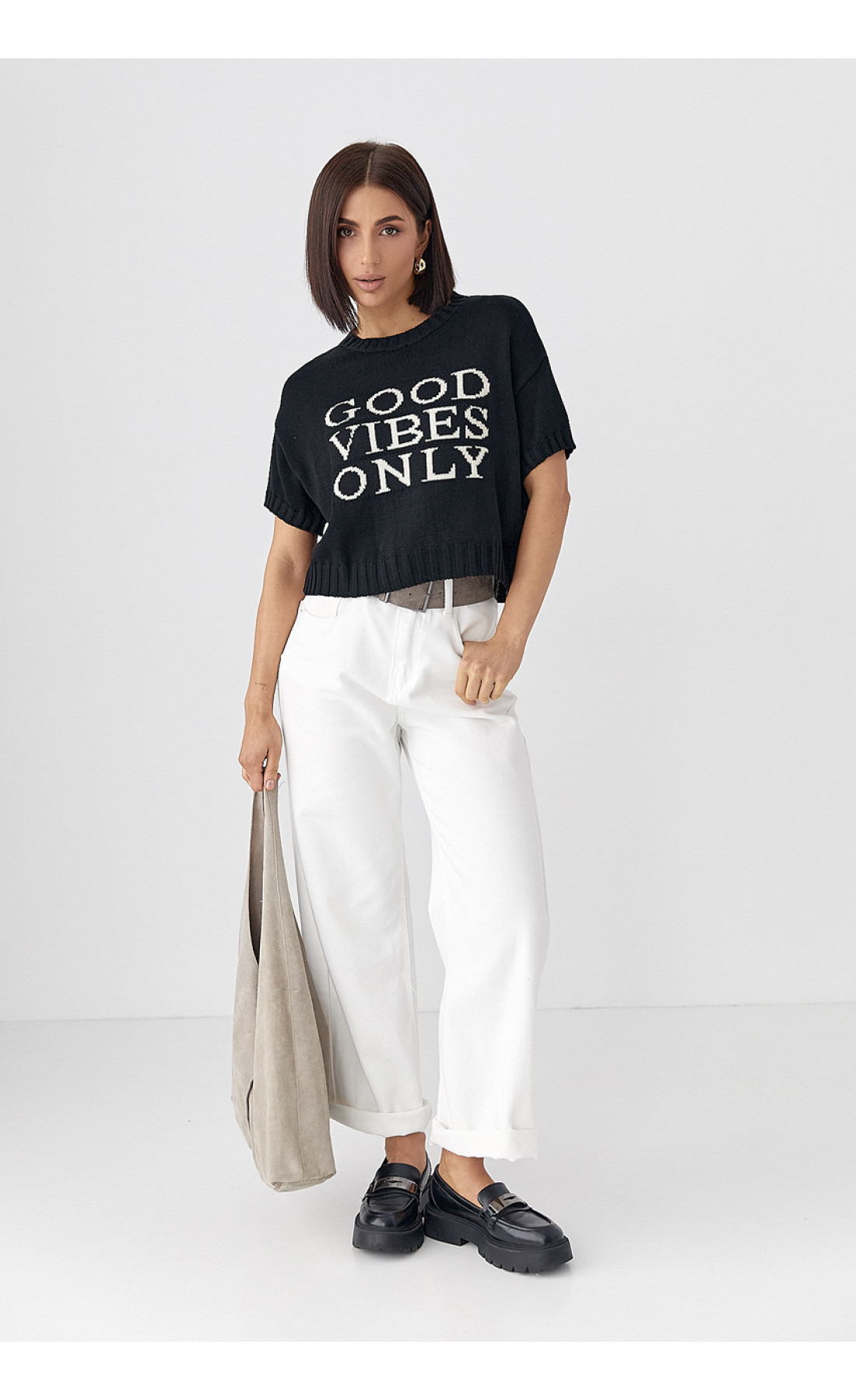 Жіноча в'язана футболка з написом  чорний колір