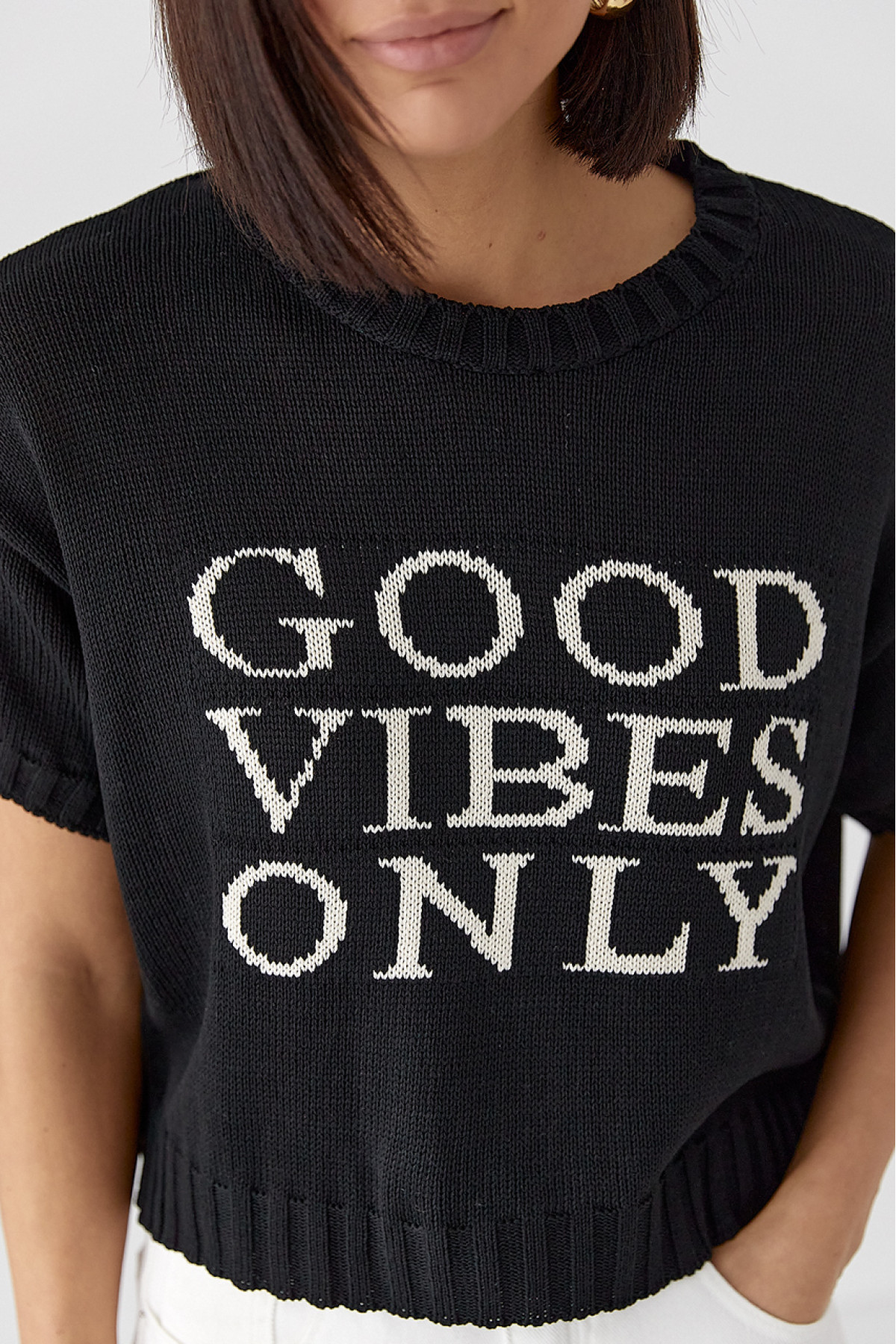 Жіноча в'язана футболка з написом  чорний колір