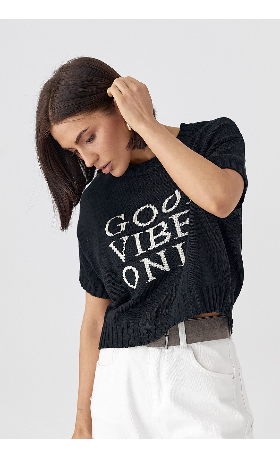 Жіноча в'язана футболка з написом  чорний колір
