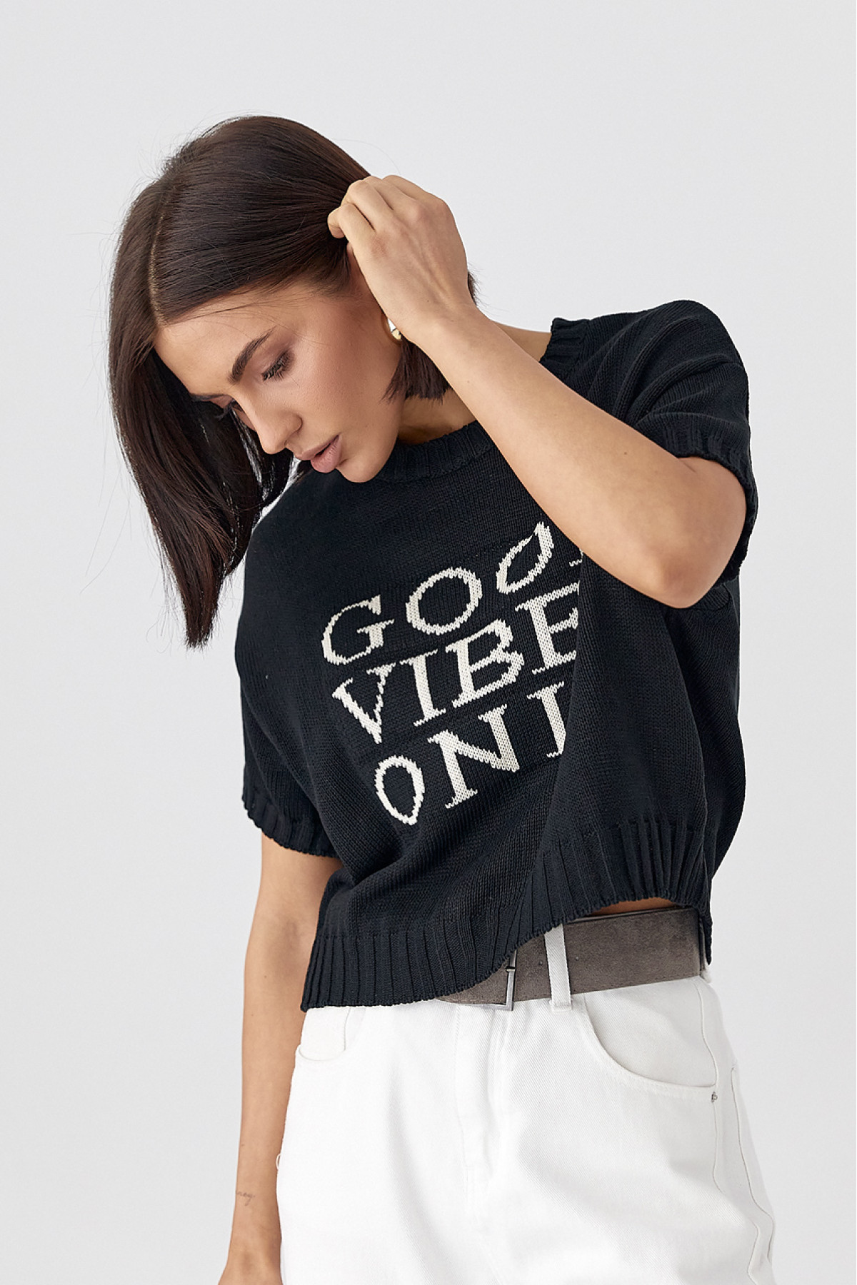 Жіноча в'язана футболка з написом  чорний колір