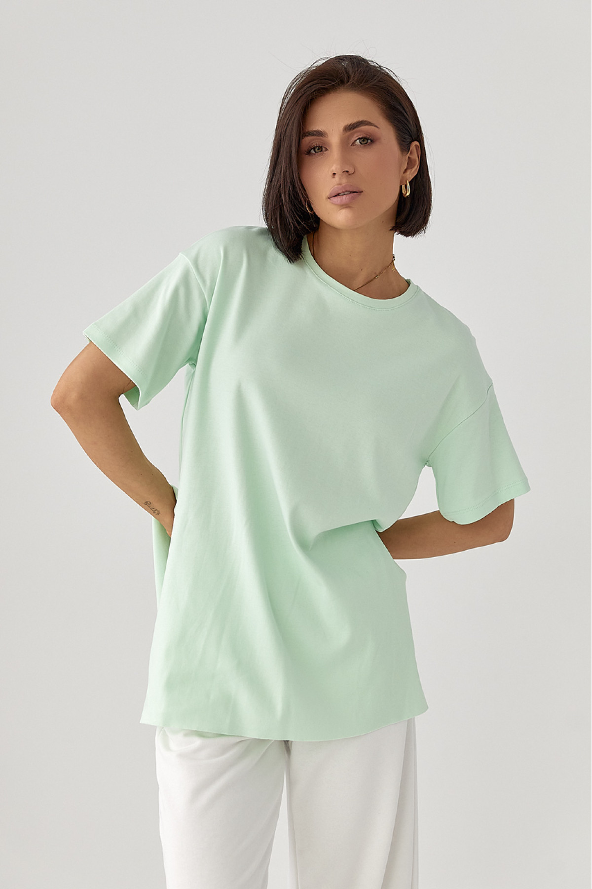 Однотонна футболка з розрізами  м'ятний колір