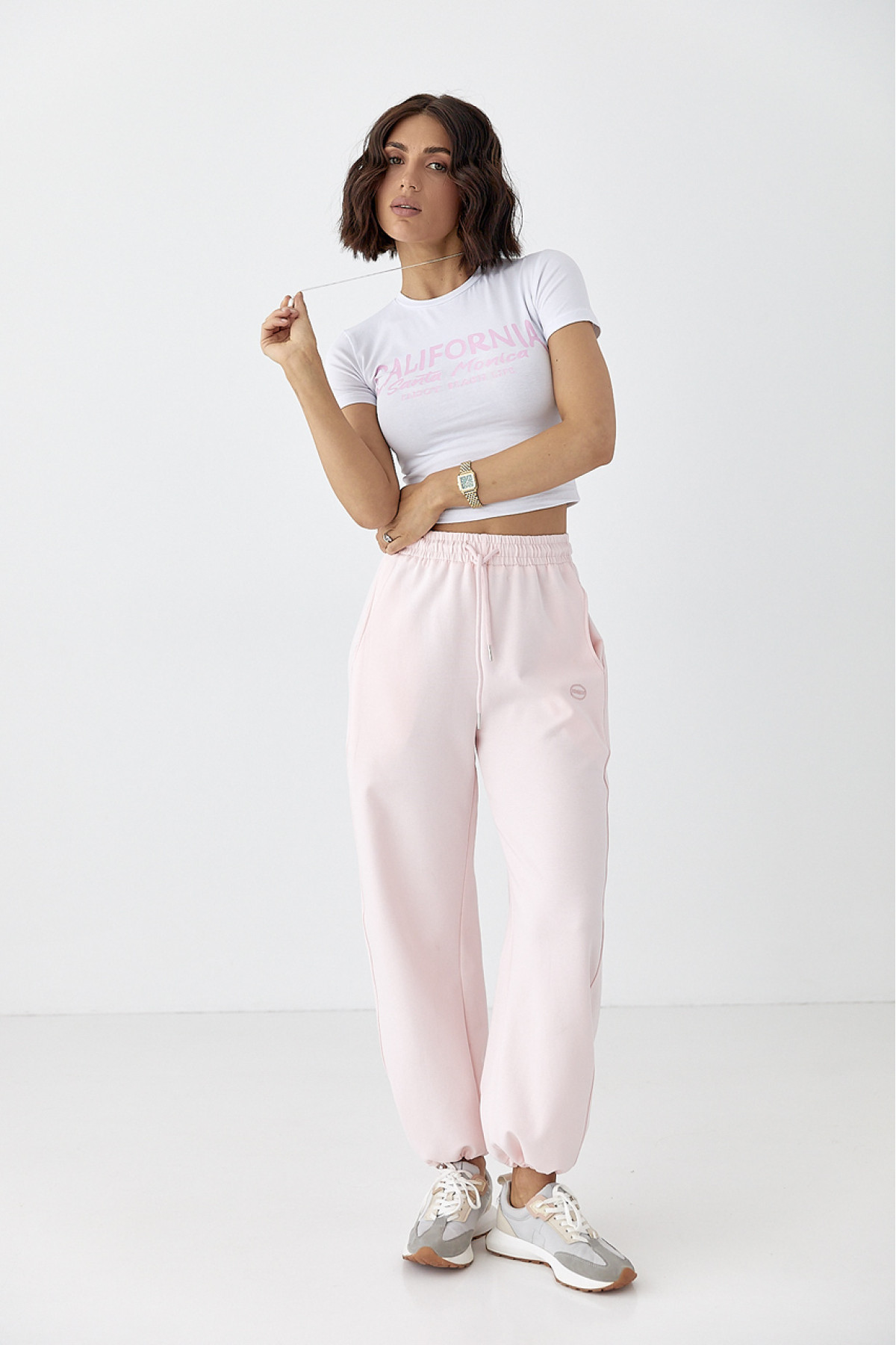 Коротка футболка з написами  білий колір