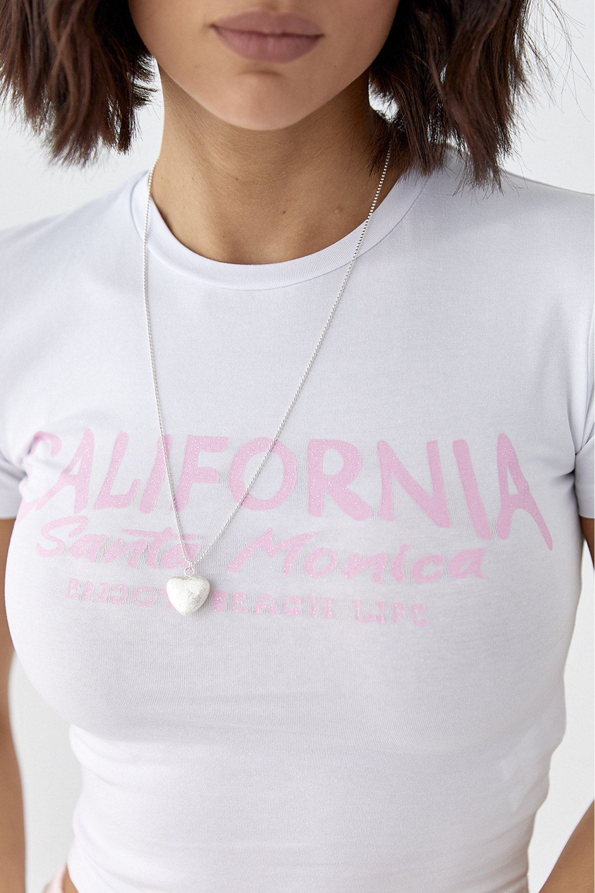 Коротка футболка з написами  білий колір