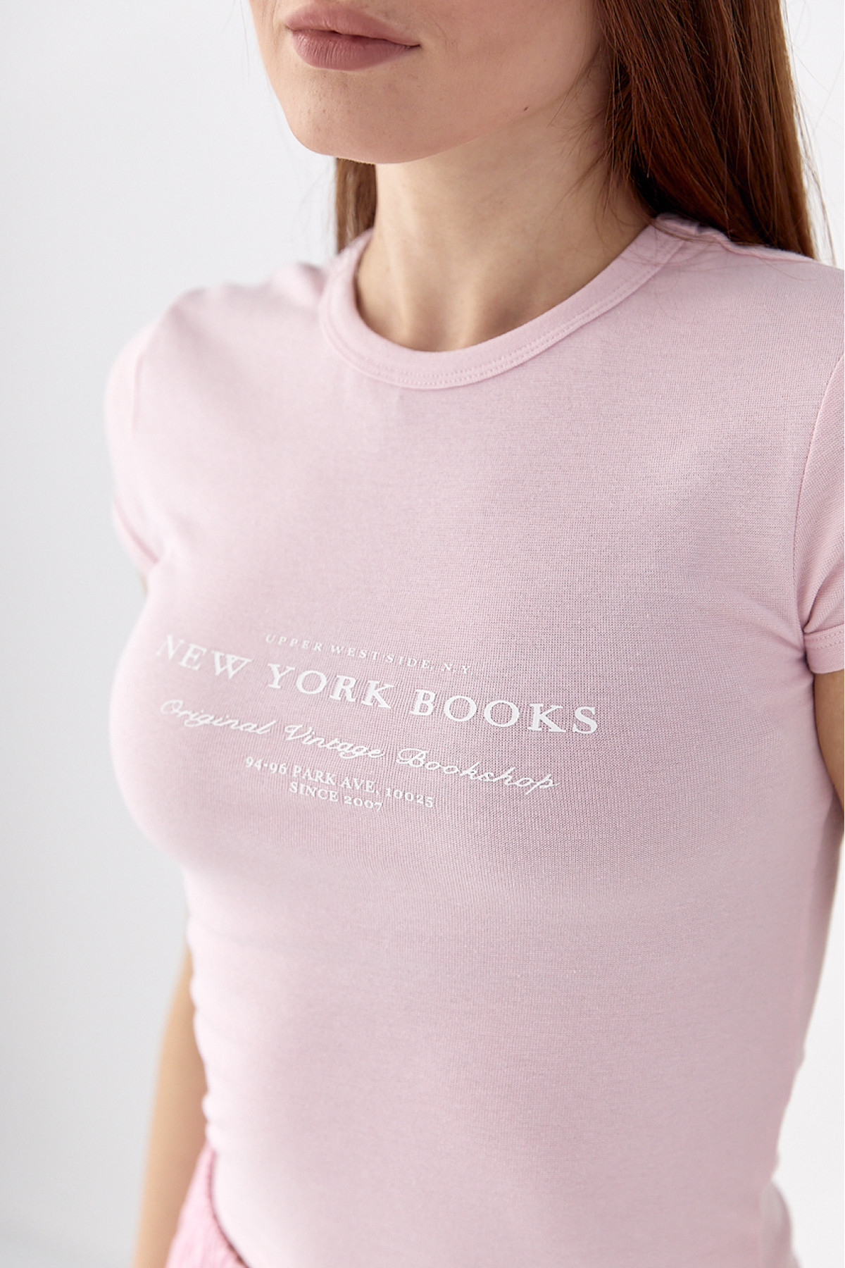 Приталена футболка з принтом  пудра колір