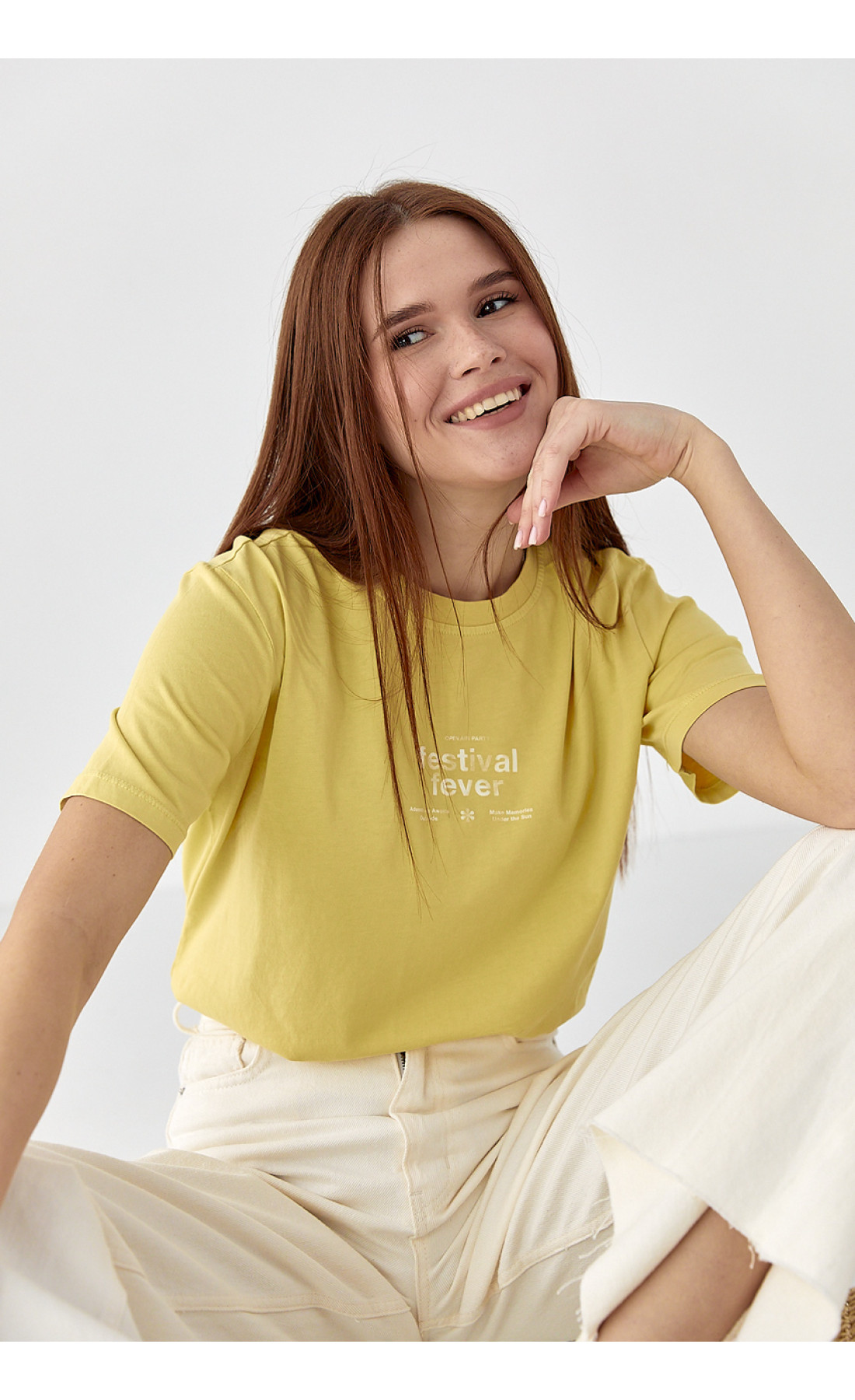 Трикотажна футболка з написами  лимонний колір