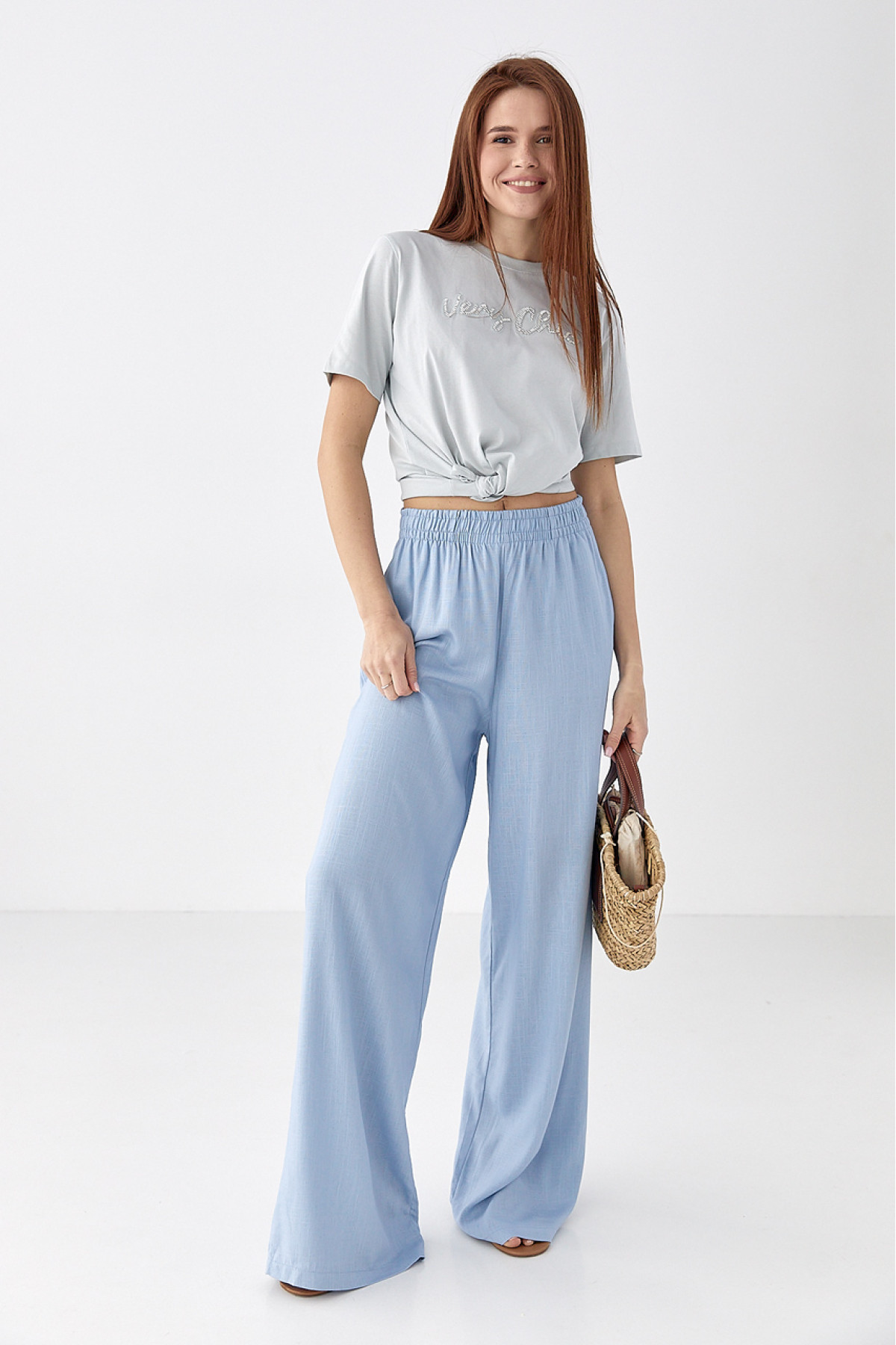 Футболка з написом Very Сhic із бісеру  світлосірий колір