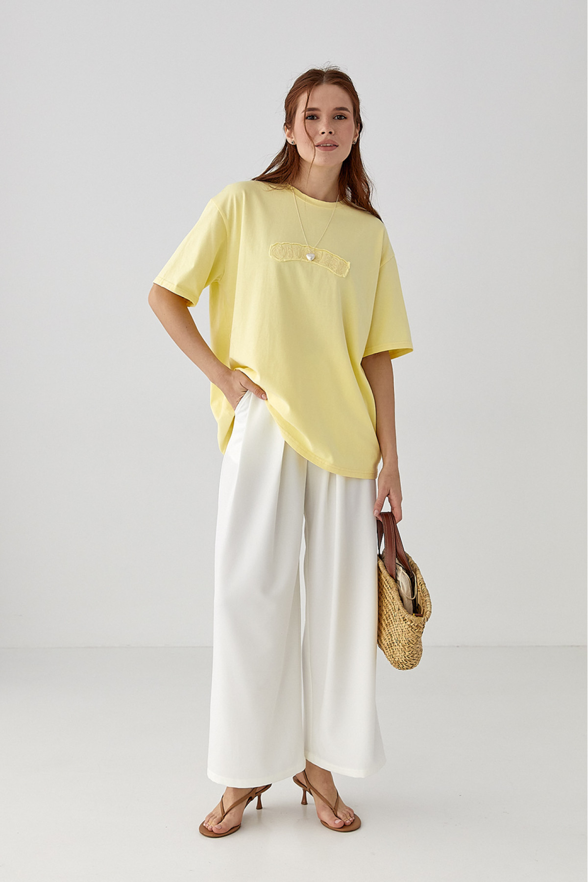 Футболка вільного крою з вишитим написом  жовтий колір