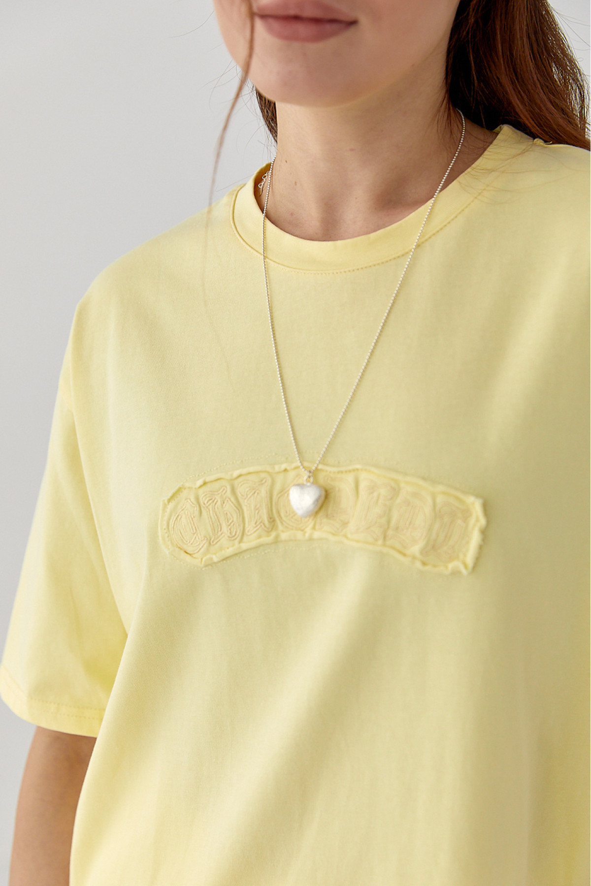 Футболка вільного крою з вишитим написом  жовтий колір