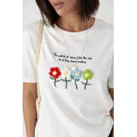 Футболка з в'язаними квітами  білий колір