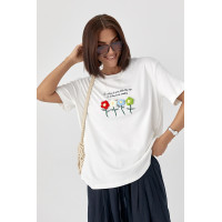 Футболка з в'язаними квітами  білий колір