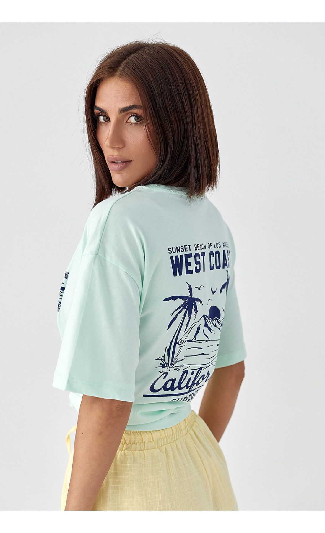 Футболка з принтом California  м'ятний колір
