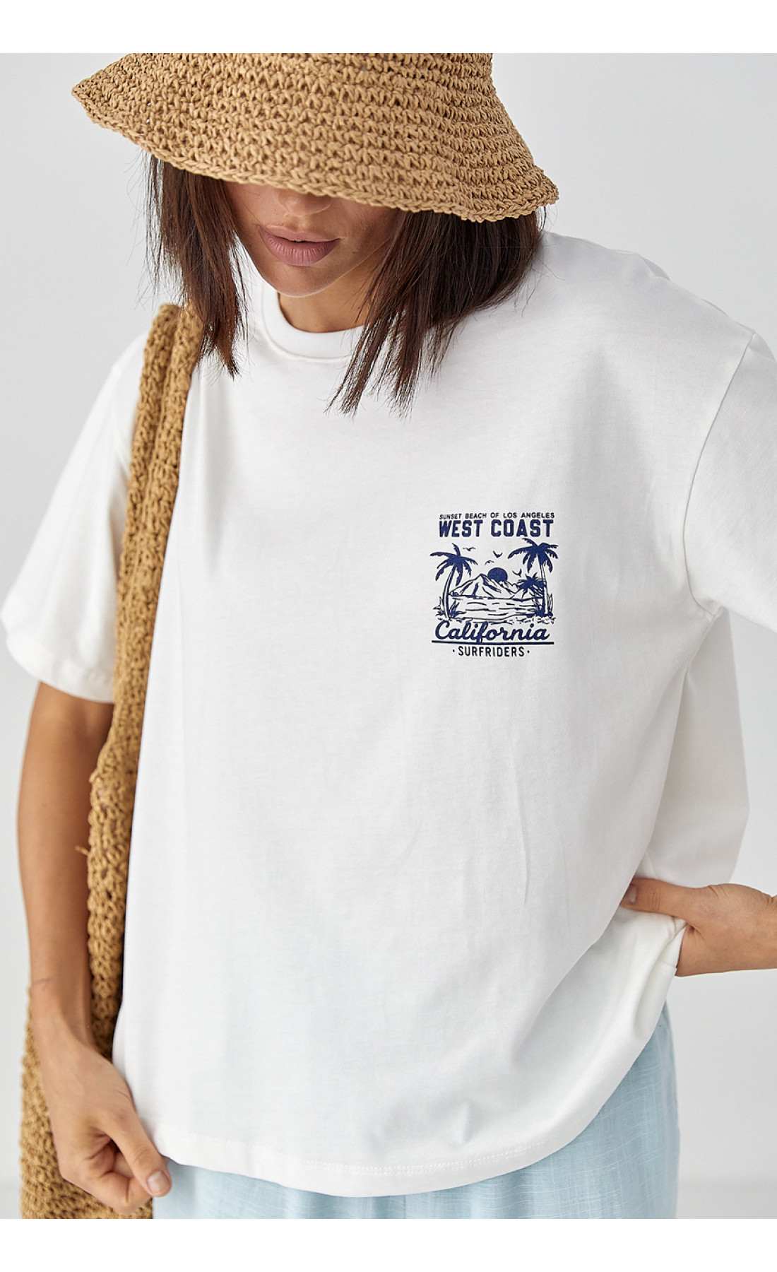 Футболка з принтом California  молочний колір