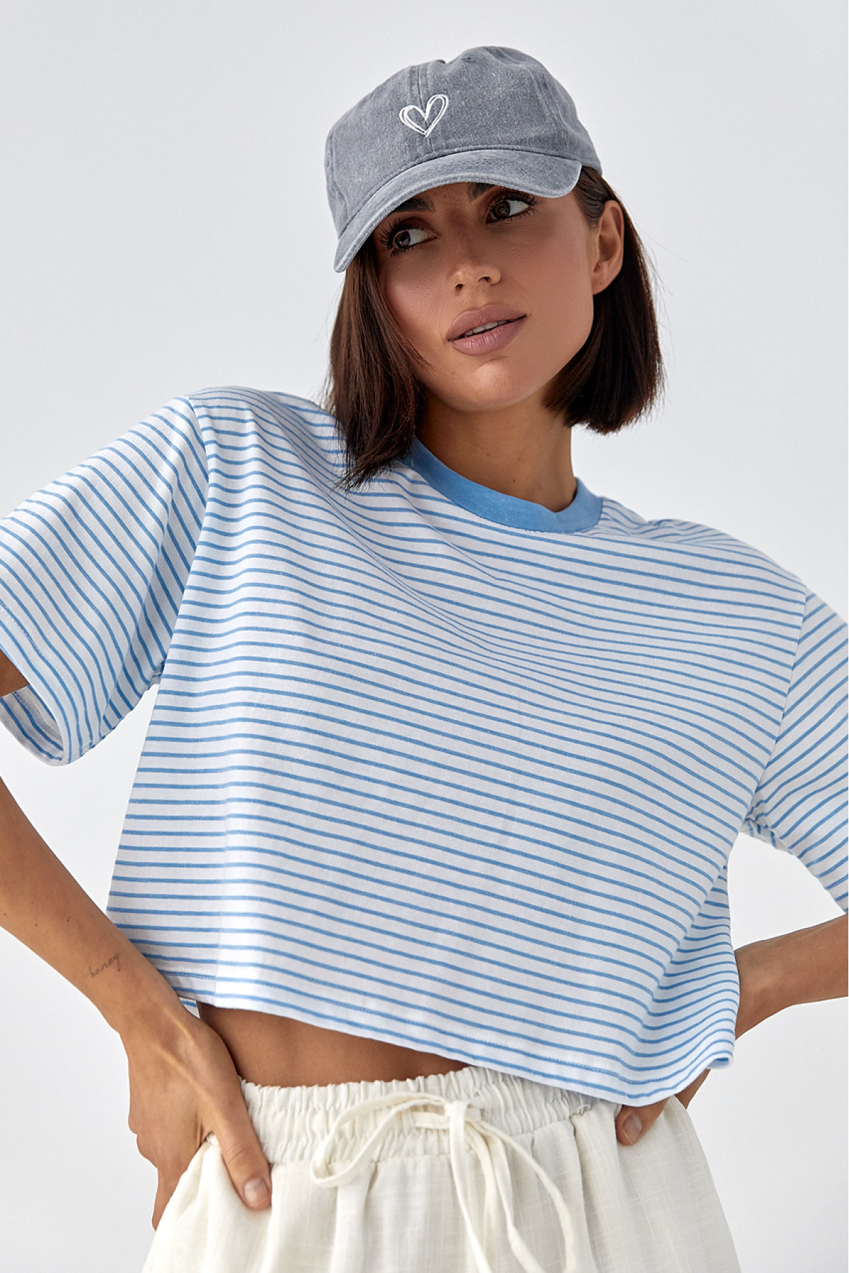 Футболка у смужку вільного крою  блакитний колір