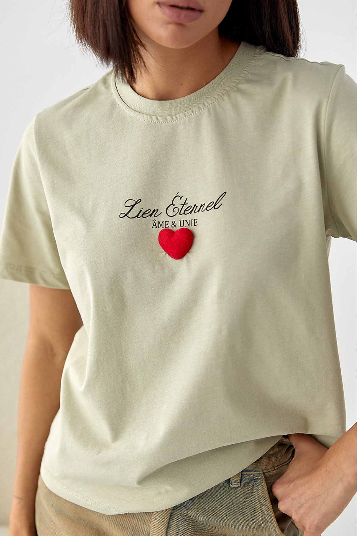 Футболка з об'ємним серцем  хакі колір