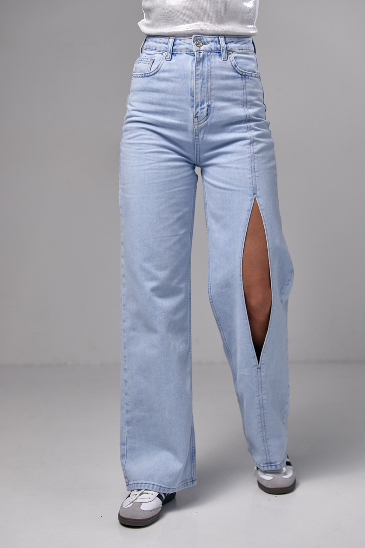 Джинси жіночі з краплеподібним вирізом спереду  блакитний колір