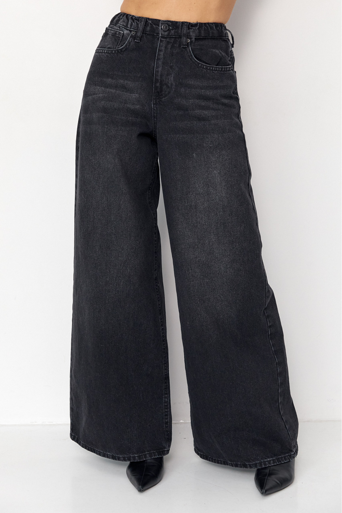 Широкі жіночі джинси  з резинкою на поясі  чорний колір
