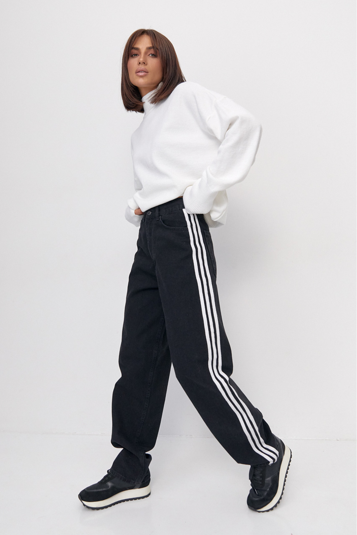 Жіночі жіночі джинси Baggy з лампасами  чорний колір