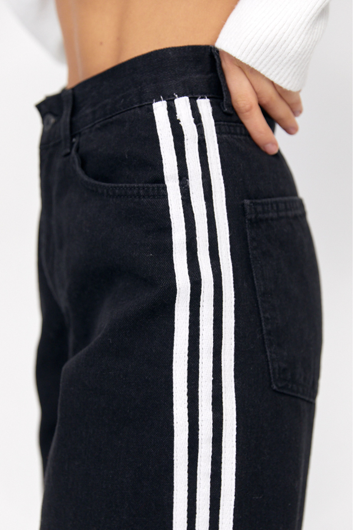 Жіночі жіночі джинси Baggy з лампасами  чорний колір