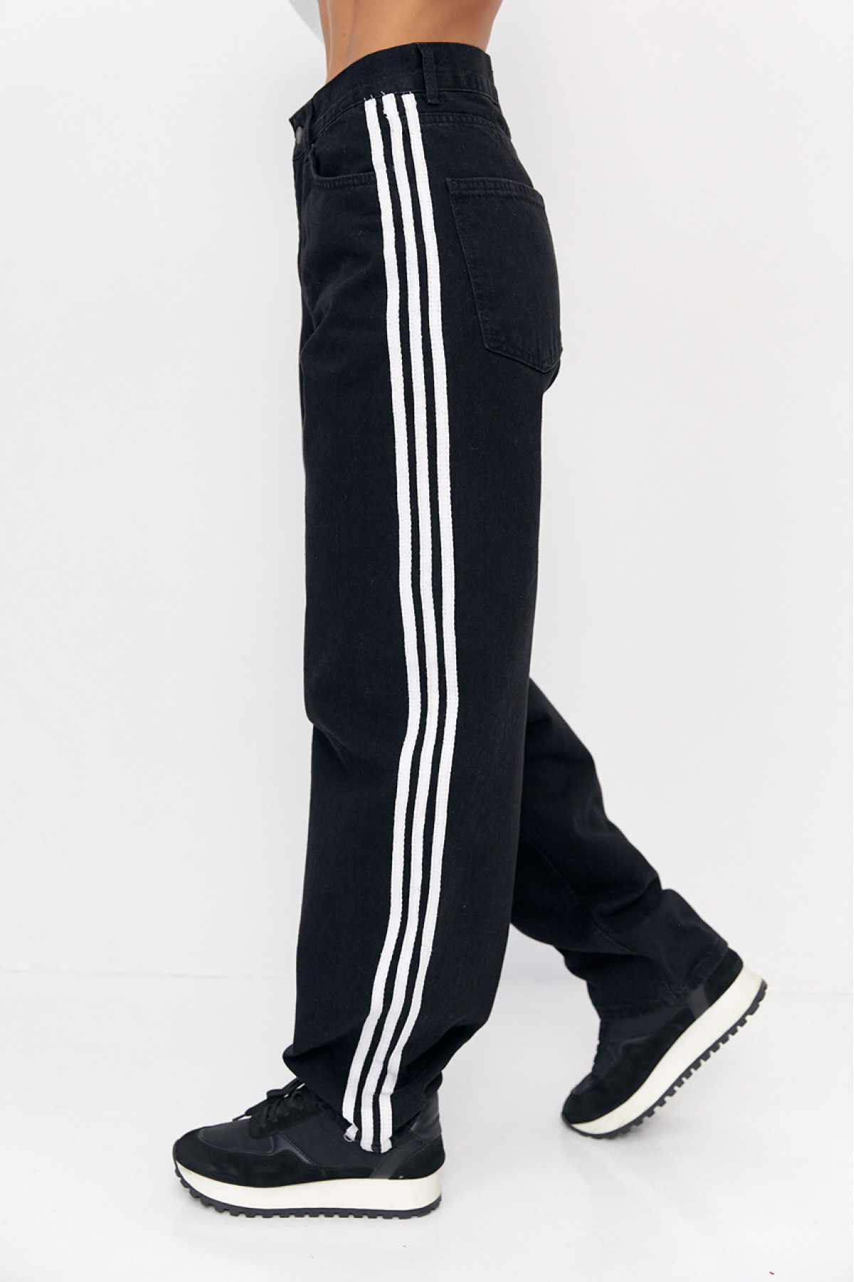 Жіночі жіночі джинси Baggy з лампасами  чорний колір