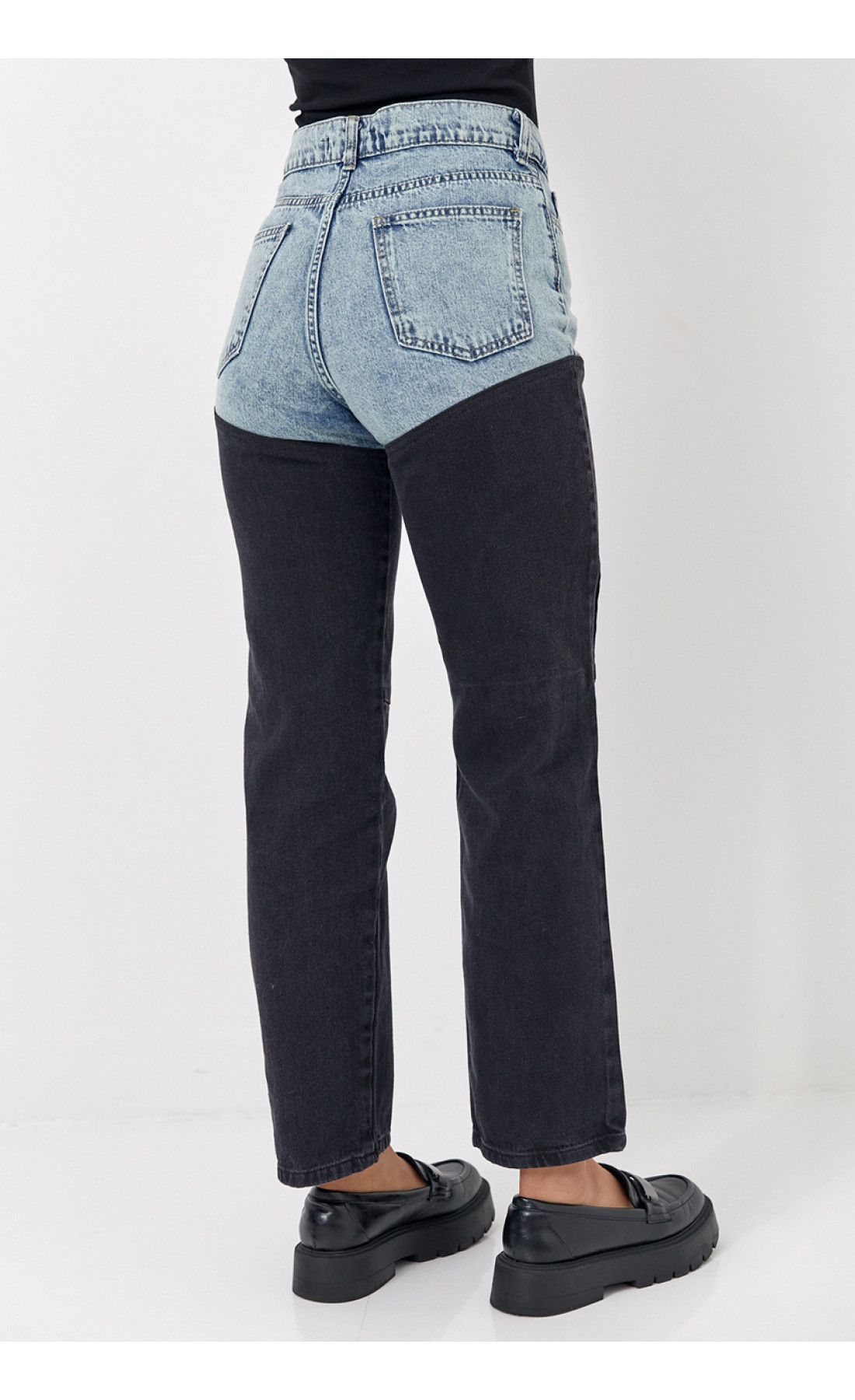 Укорочені двоколірні прямі жіночі джинси  чорний колір