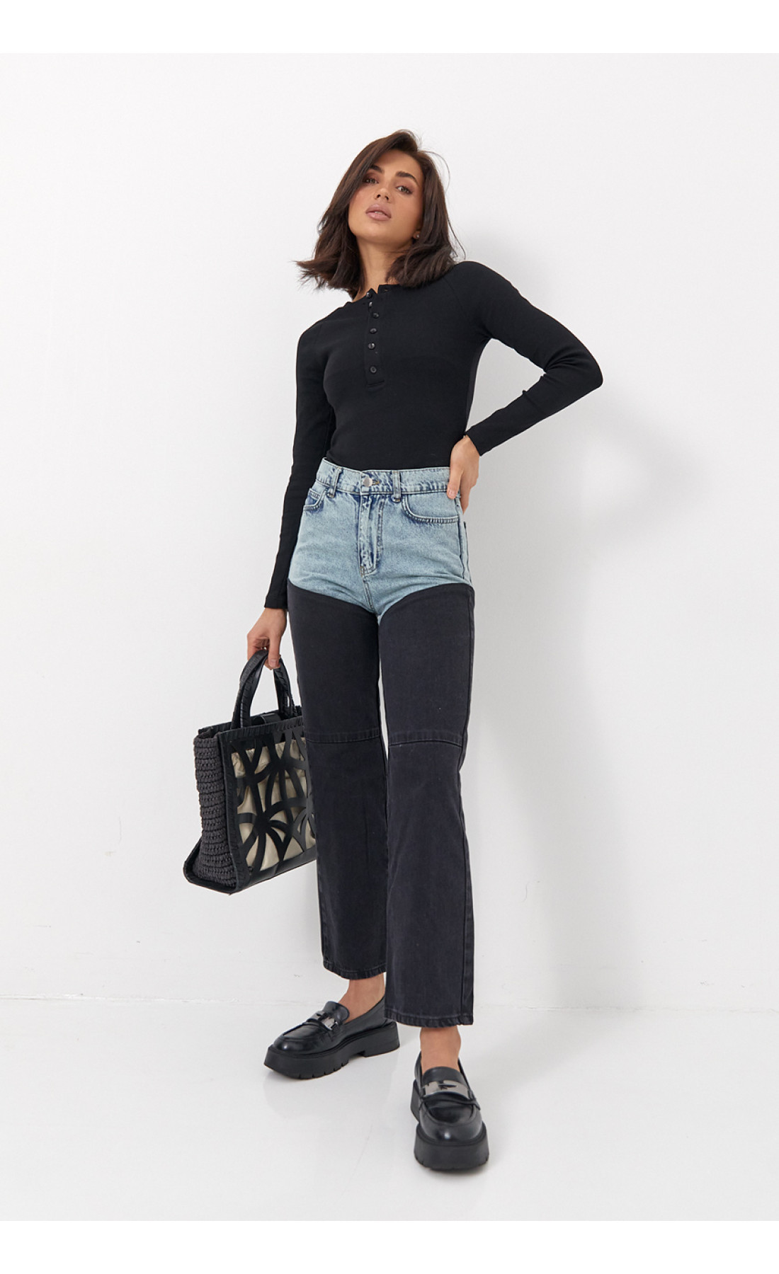 Укорочені двоколірні прямі жіночі джинси  чорний колір