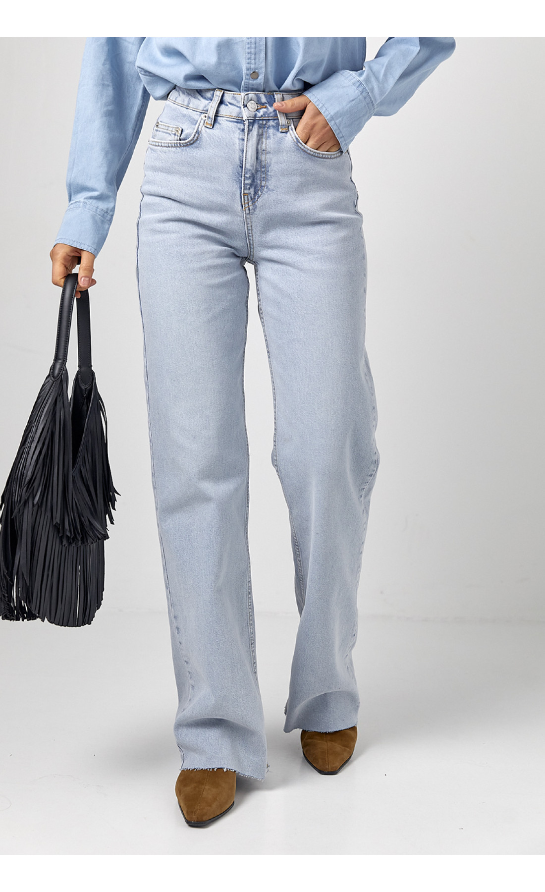 Джинси Straight прямого крою з необробленим низом  небесноблакитний колір