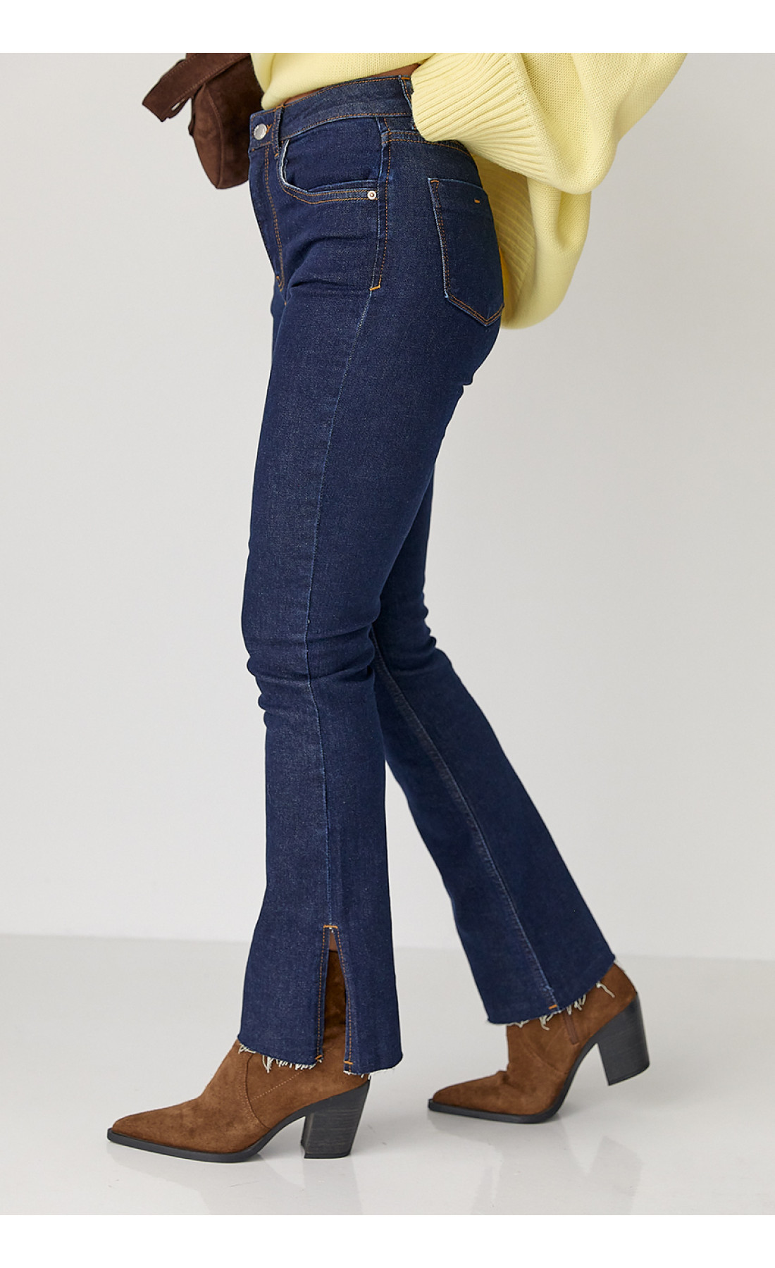 Джинсикльош із розрізами  синій колір