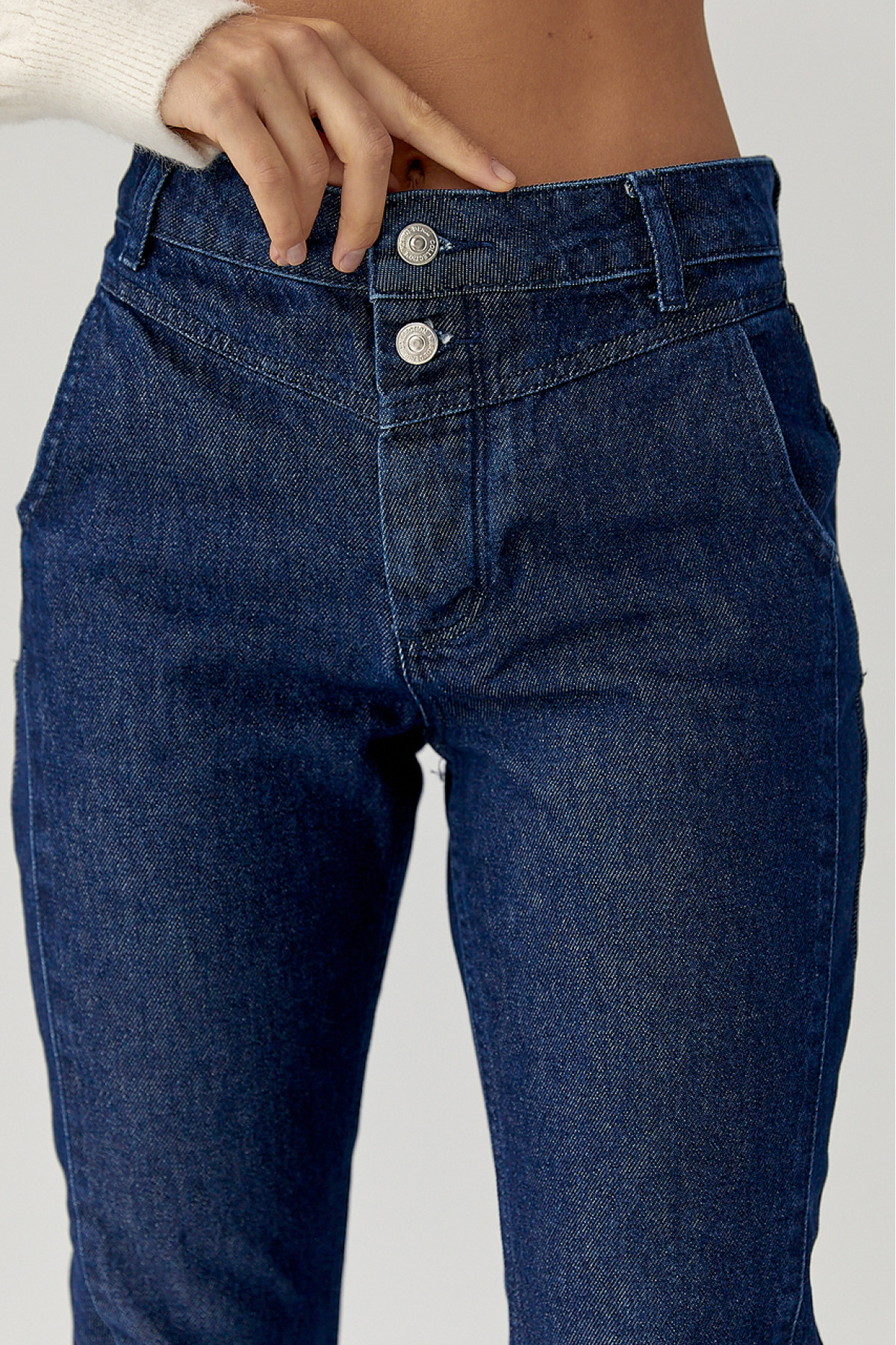 Джинси Mom fit  із застібкою на ґудзиках  синій колір