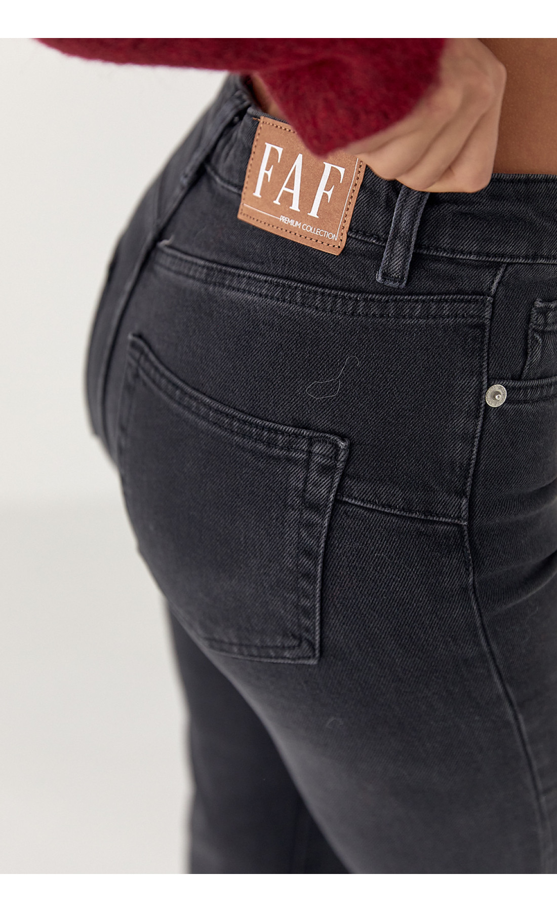 Жіночі прямі жіночі джинси з високою посадкою  чорний колір