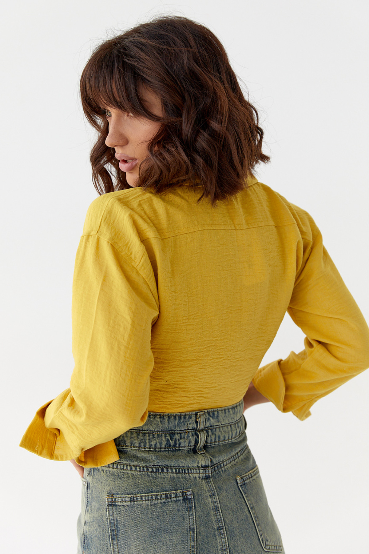 Жіноча вкорочена блузка на запах  гірчичний колір