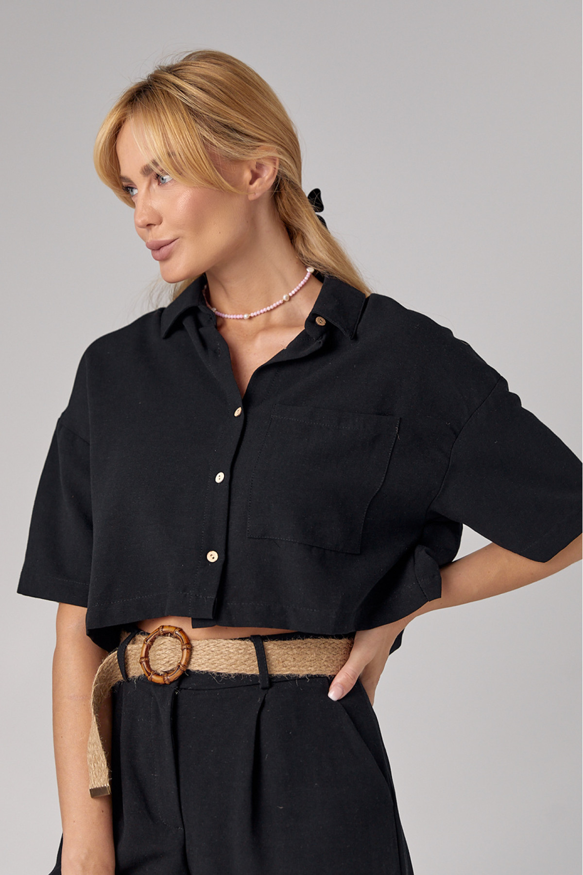 Жіноча льняна сорочка вкорочена  чорний колір