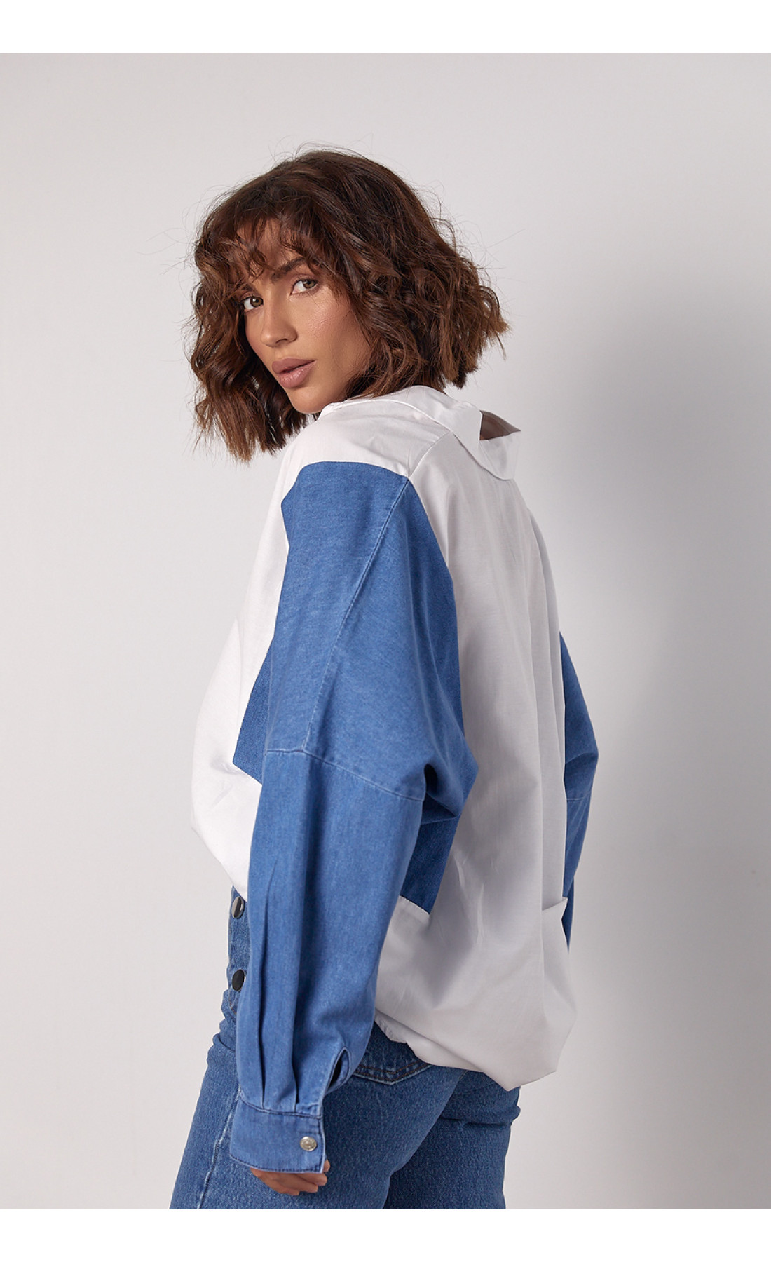 Жіноча комбінована сорочка в стилі оверсайз  білий колір