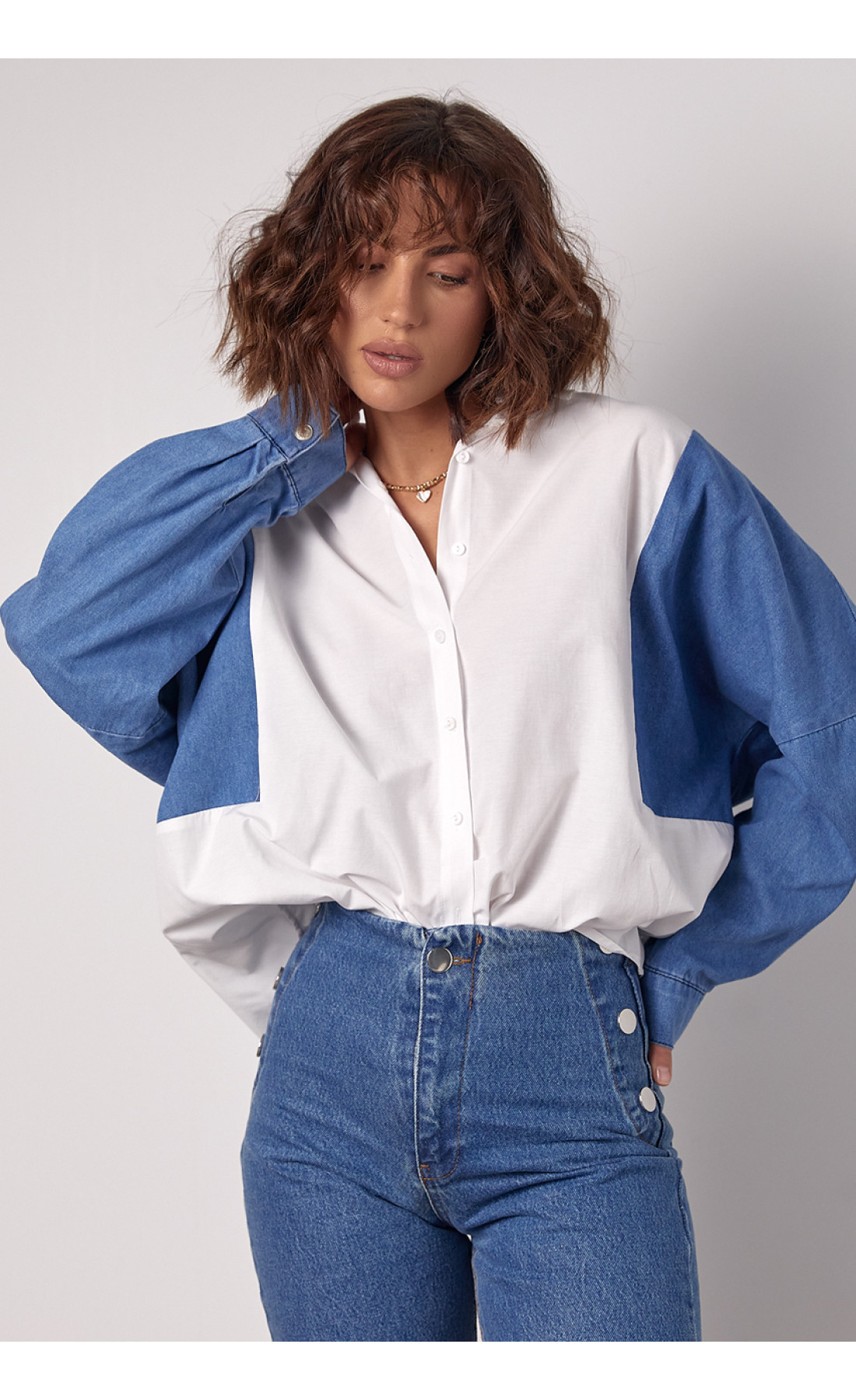 Жіноча комбінована сорочка в стилі оверсайз  білий колір
