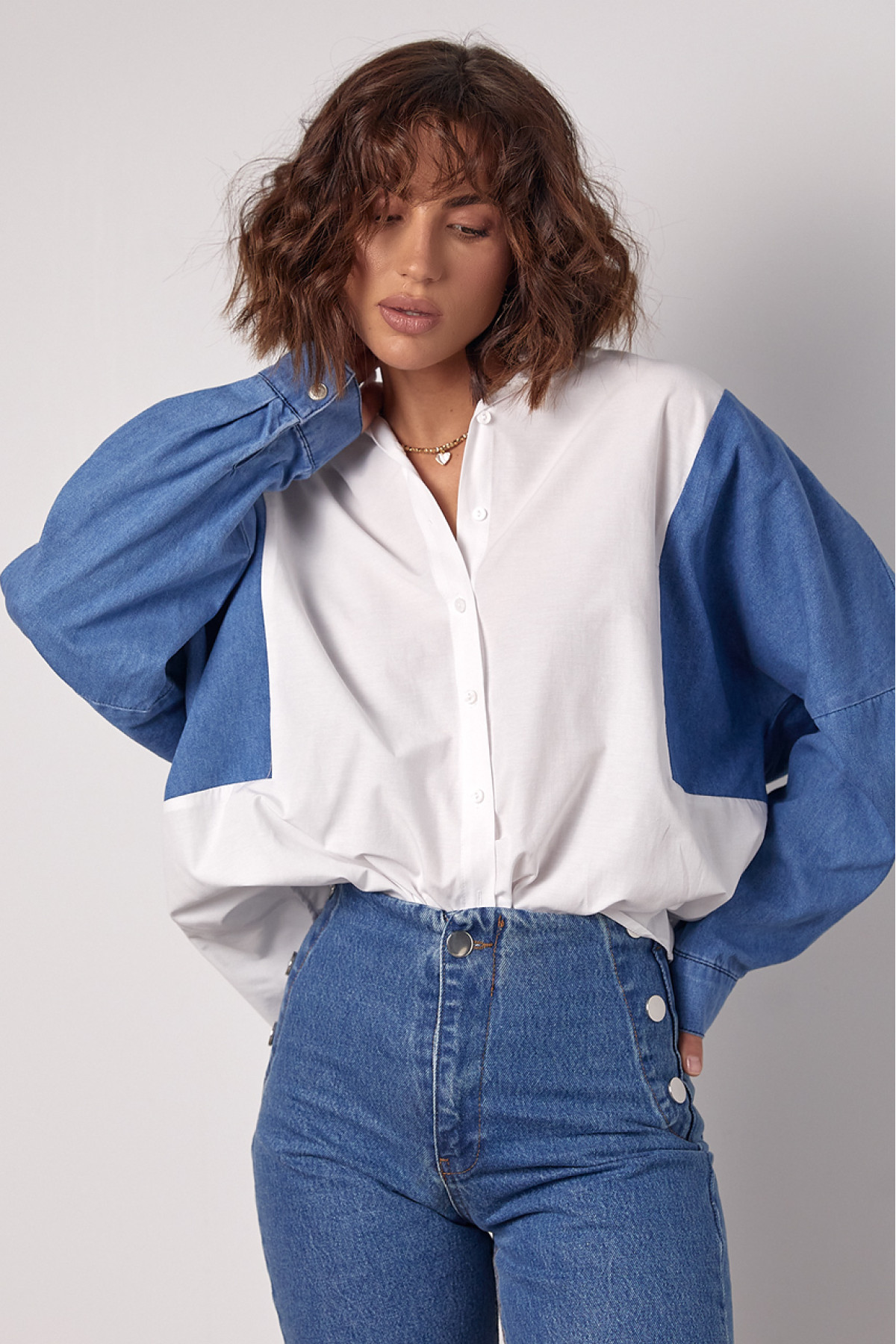 Жіноча комбінована сорочка в стилі оверсайз  білий колір