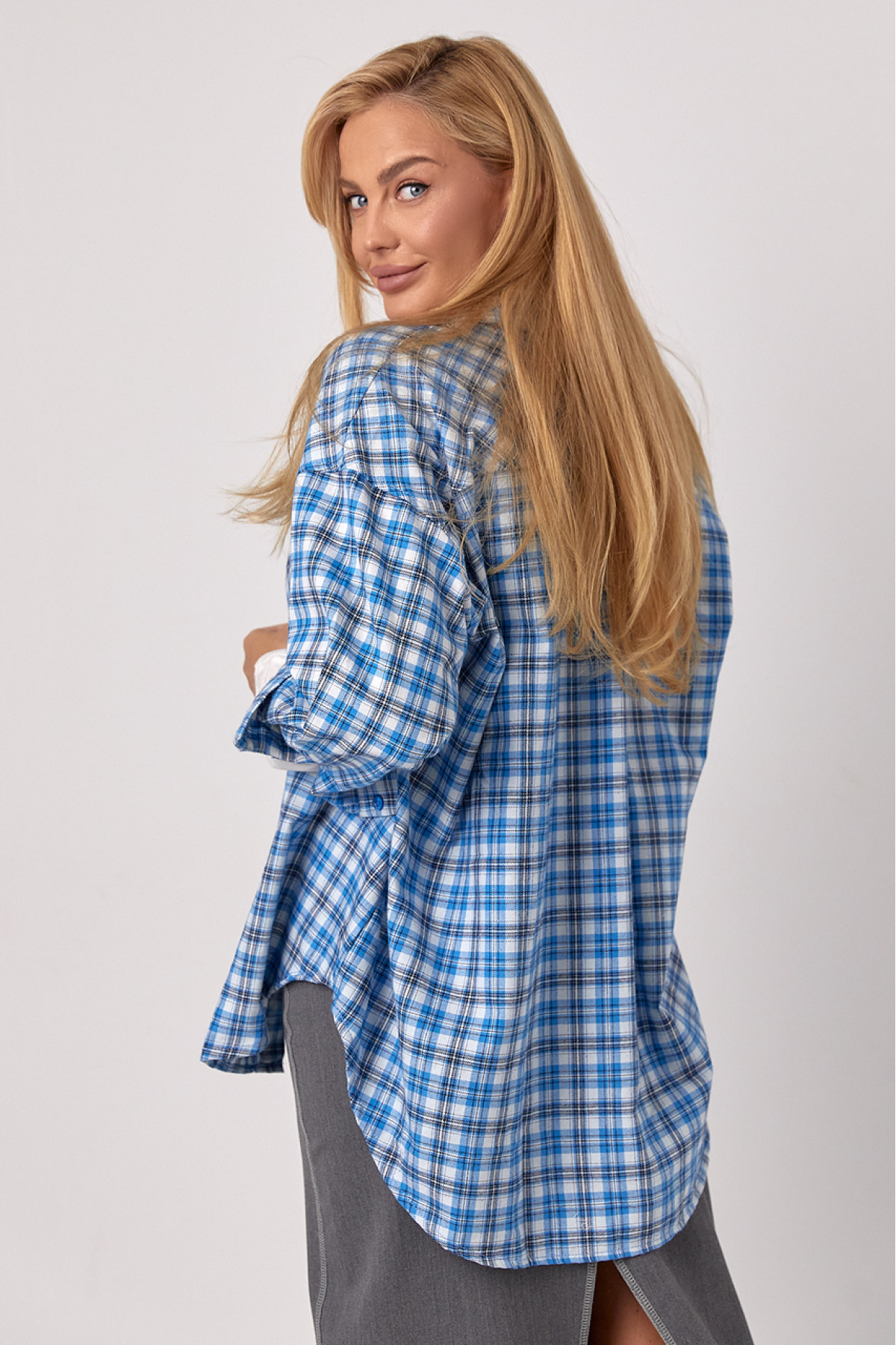 Жіноча сорочка в клітинку вільного крою  блакитний колір